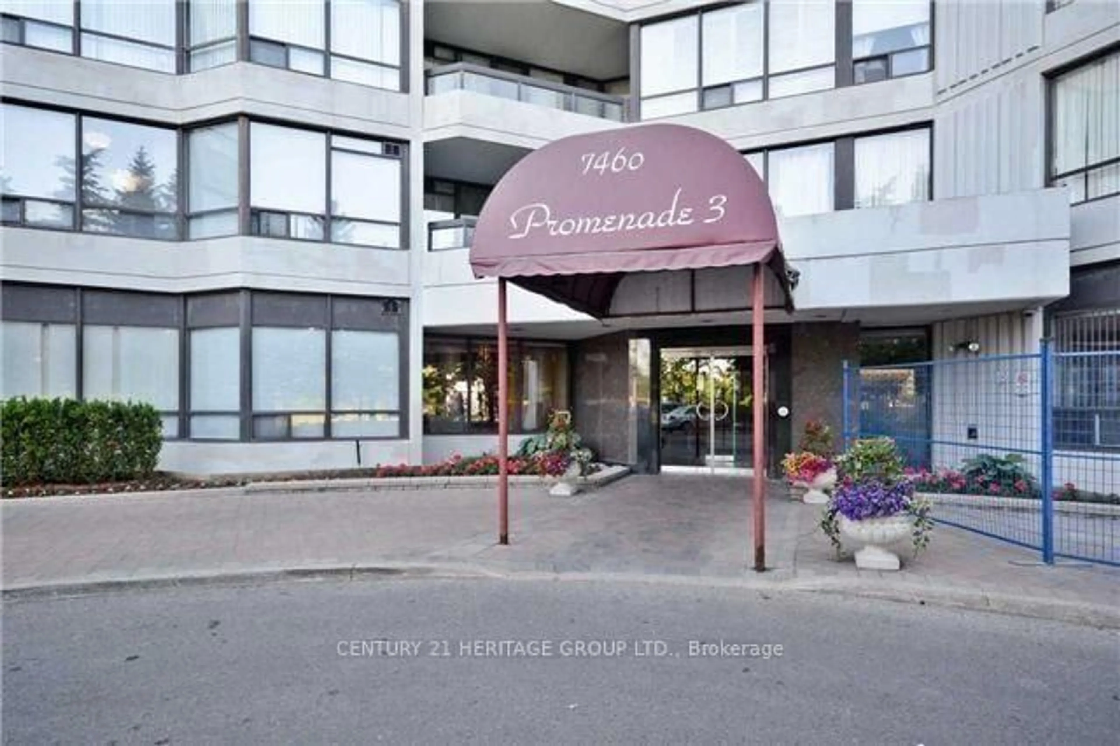 Patio, street for 7460 Bathurst St #1003, Vaughan Ontario L4J 7K9