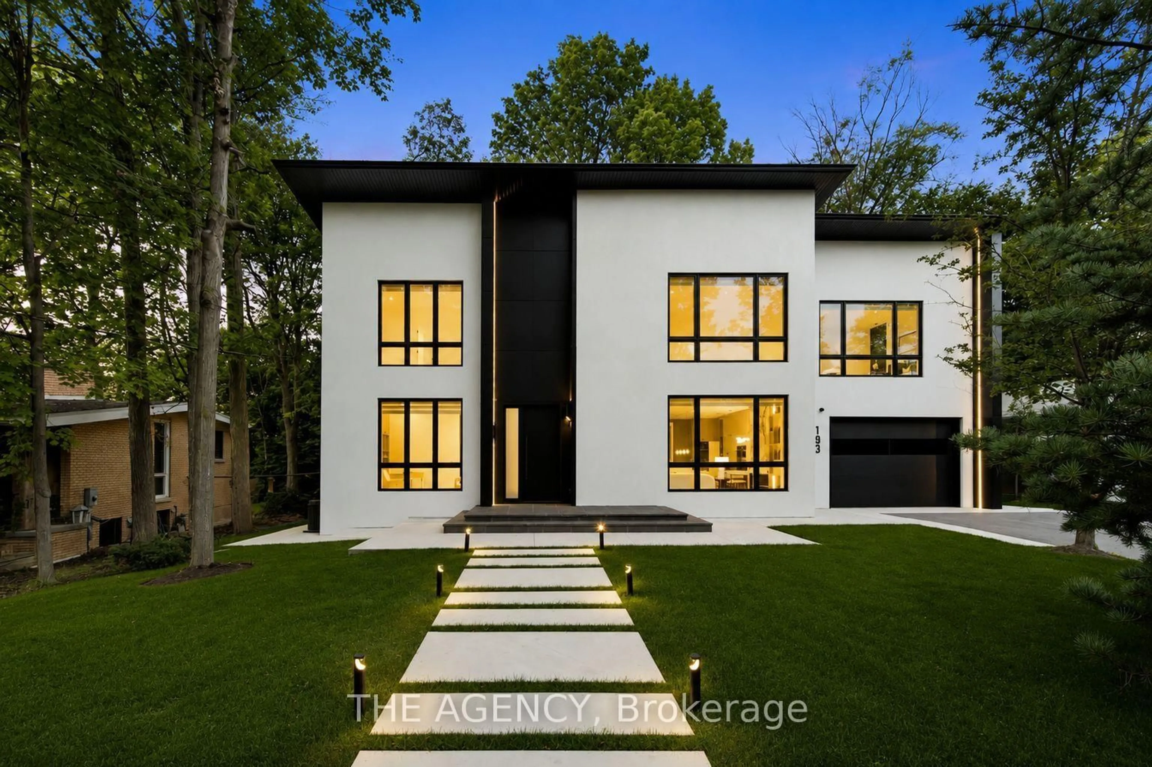 Home with brick exterior material, street for 193 Beechwood Cres, Newmarket Ontario L3Y 1W2