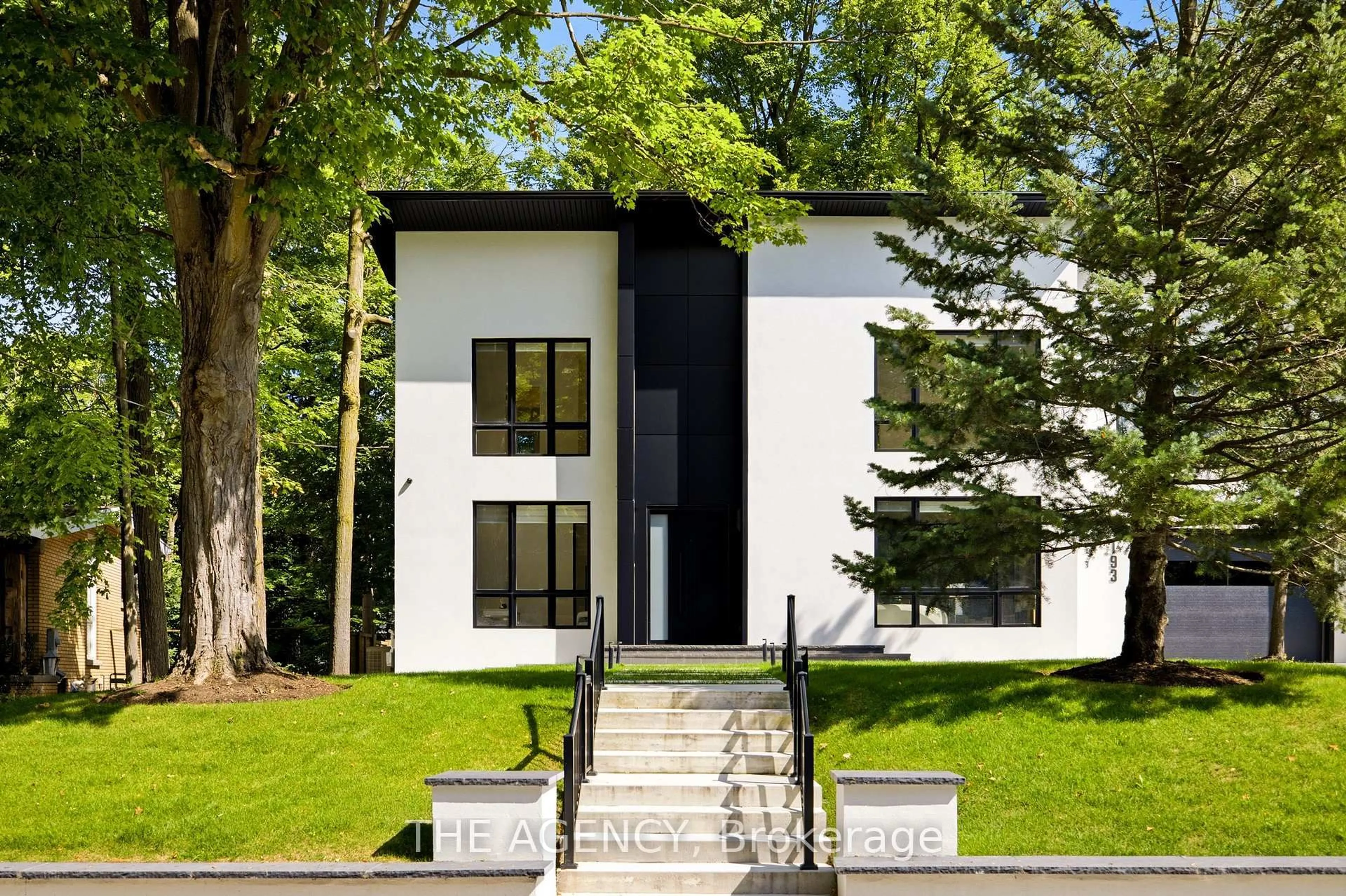 Home with vinyl exterior material, street for 193 Beechwood Cres, Newmarket Ontario L3Y 1W2