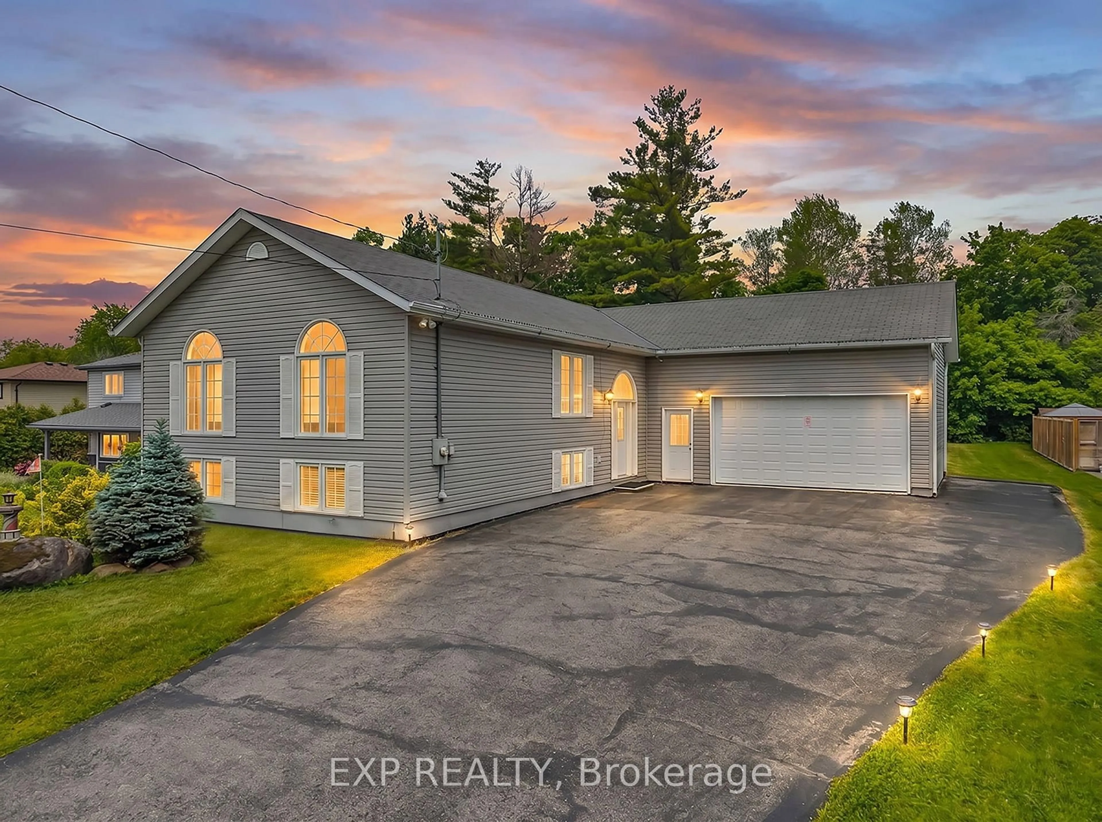 A pic from outside/outdoor area/front of a property/back of a property/a pic from drone, street for 21 Sunnidale Blvd, Georgina Ontario L0E 1L0