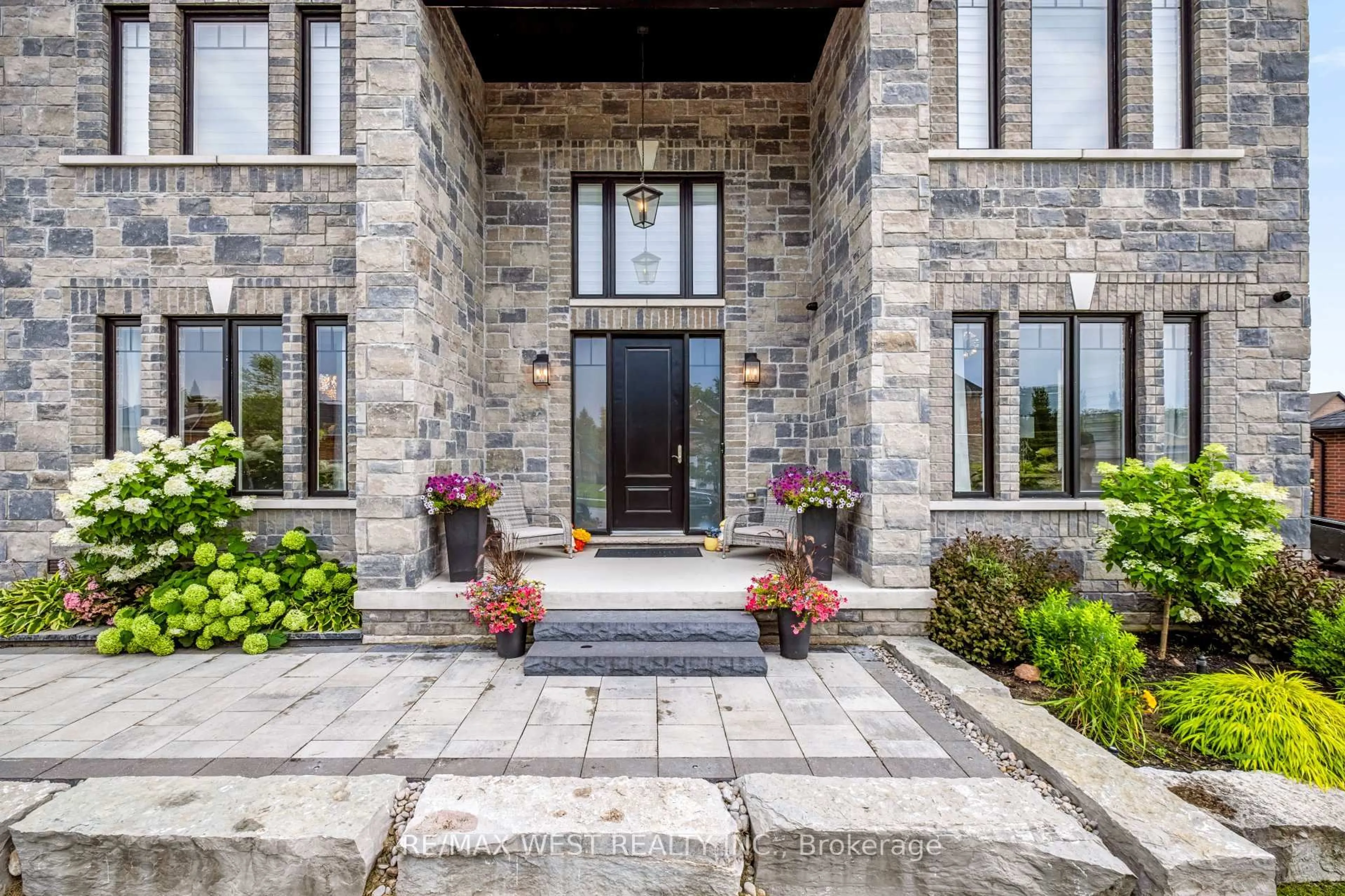 Indoor entryway for 39 Mckeown St, Essa Ontario L0L 2N0