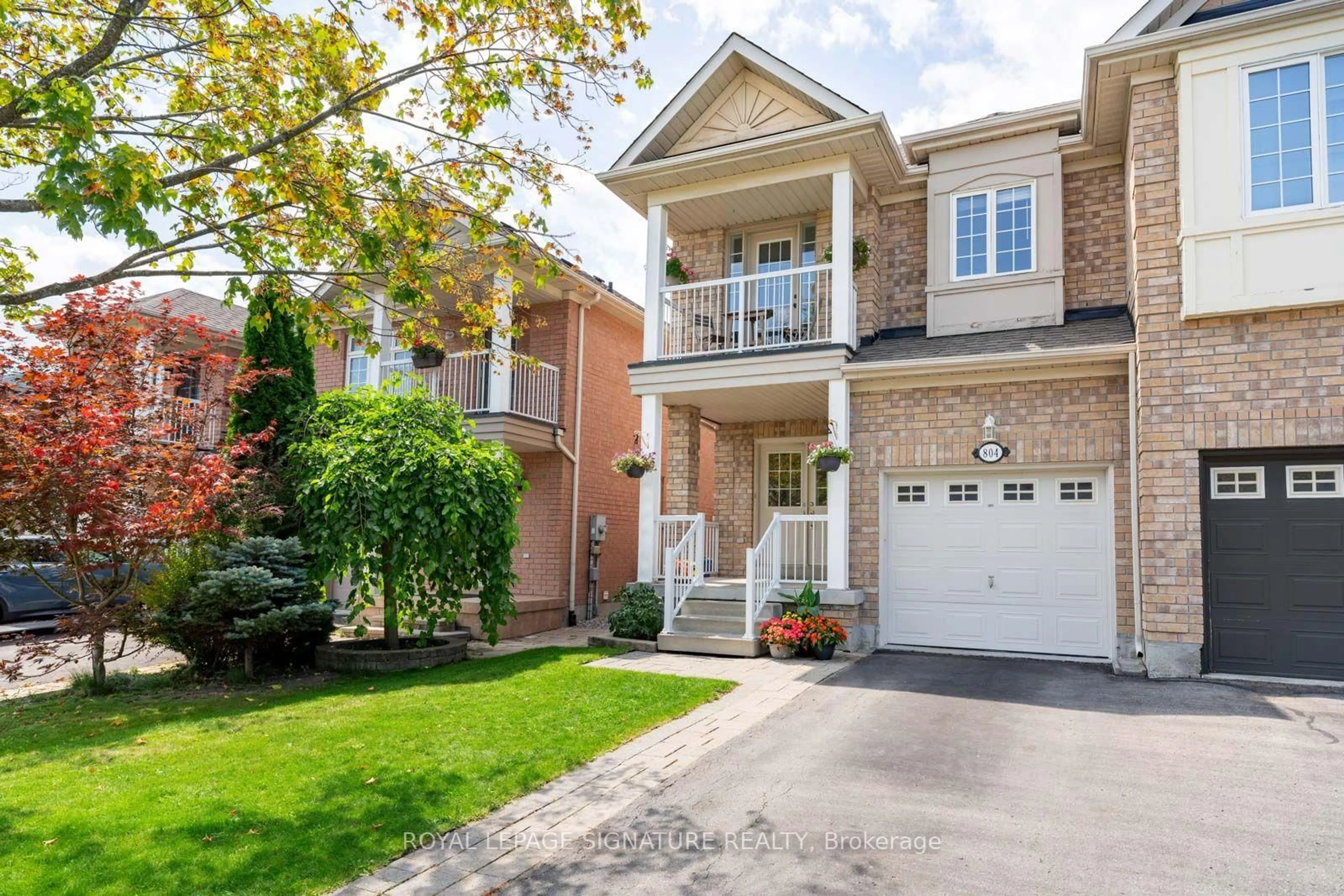 Home with brick exterior material, street for 804 Sisler Ave, Newmarket Ontario L3X 2T7