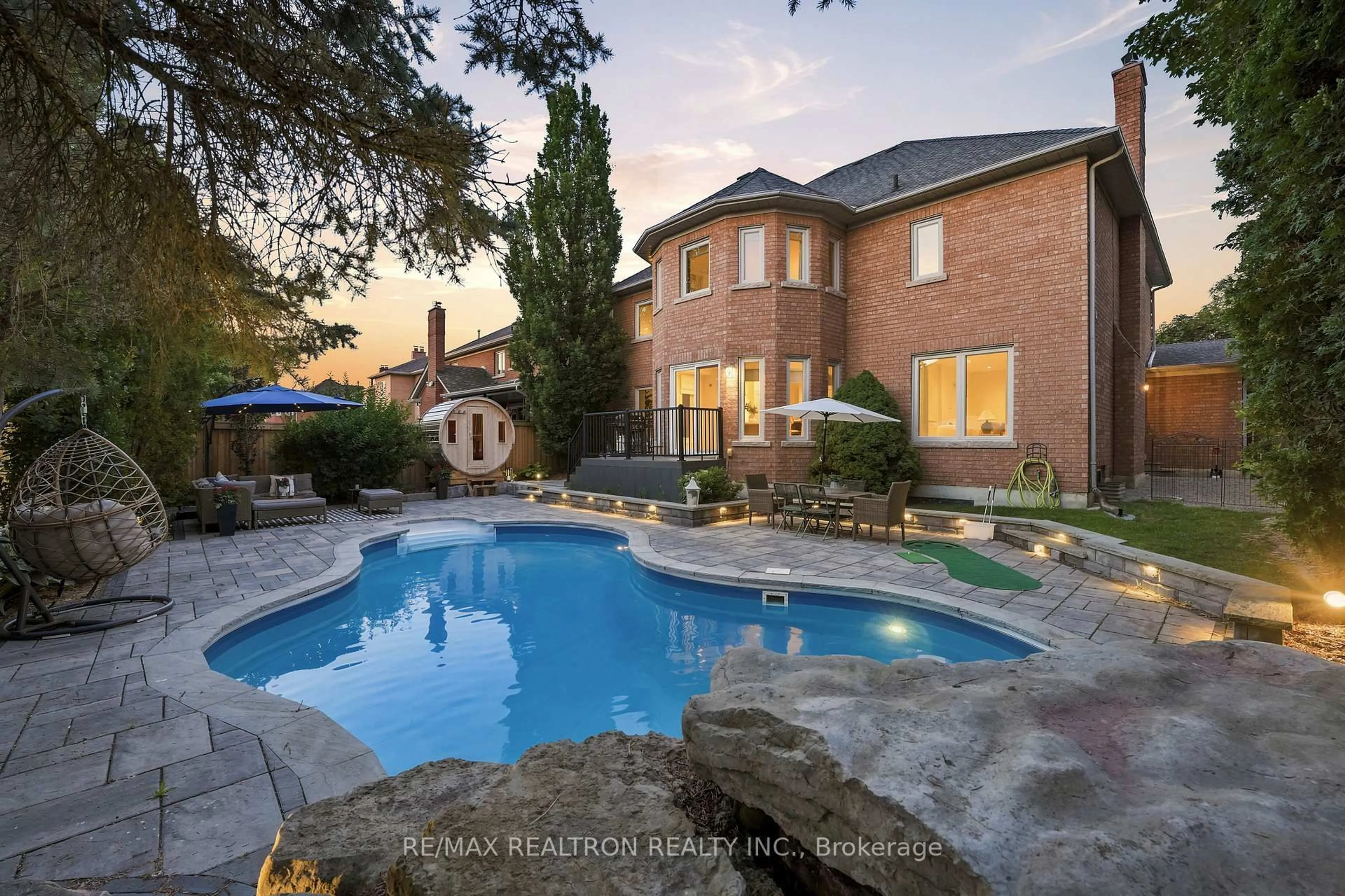 Pool for 653 Exceller Circ, Newmarket Ontario L3X 1P6