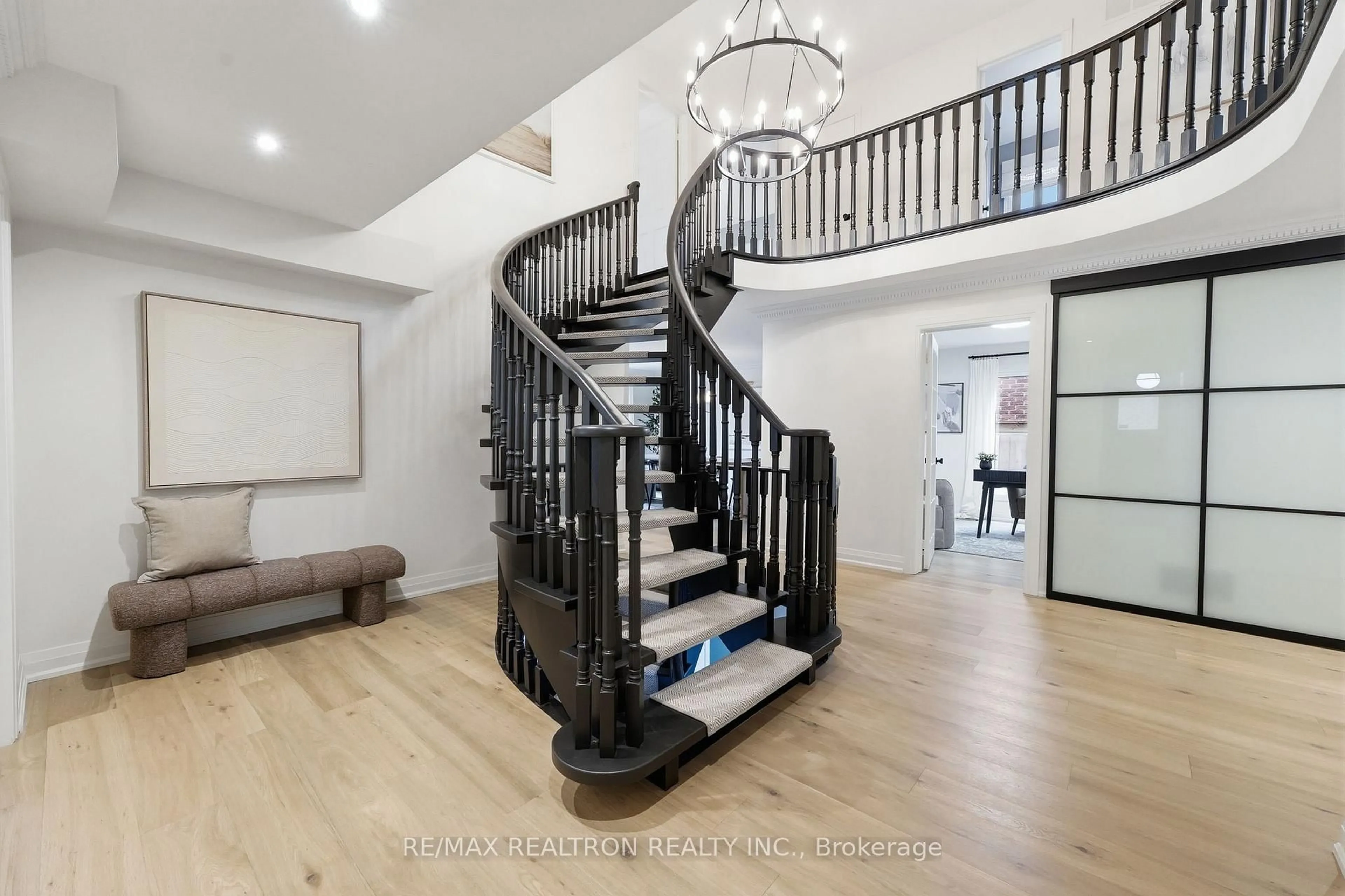 Unknown for 653 Exceller Circ, Newmarket Ontario L3X 1P6