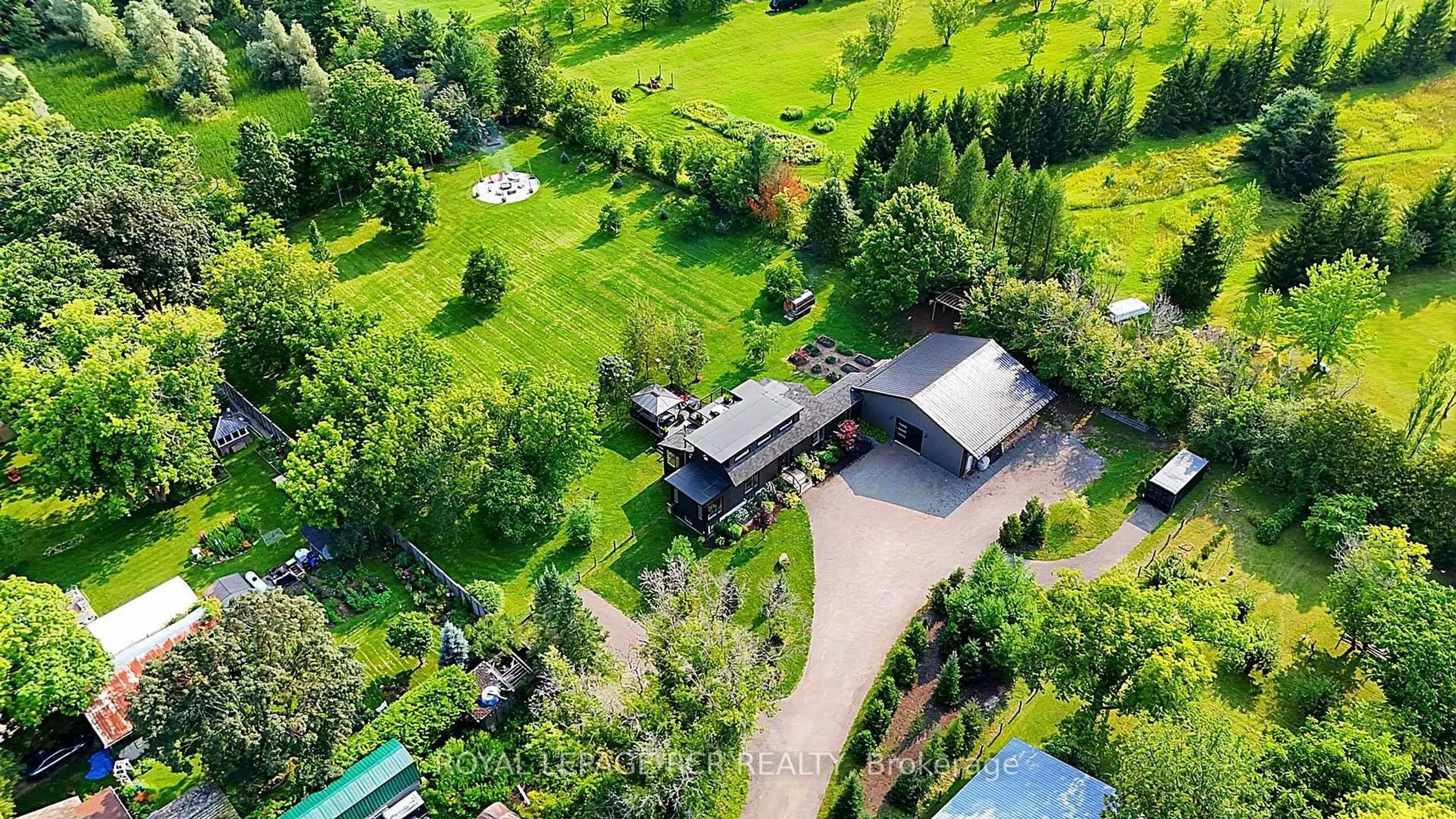 A pic from outside/outdoor area/front of a property/back of a property/a pic from drone, unknown for 13160 Regional 39 Rd, Uxbridge Ontario L0E 1T0