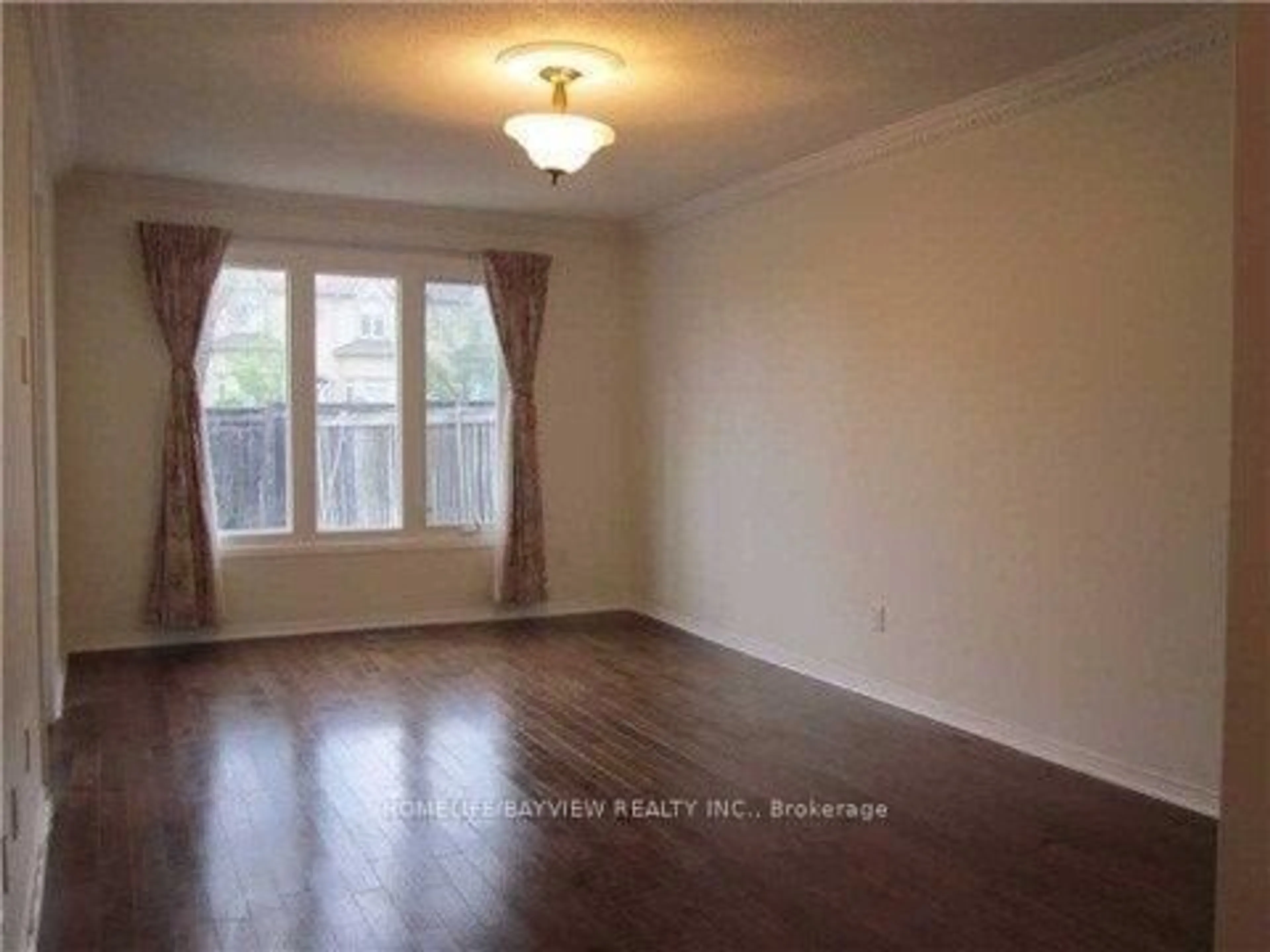 A pic of a room for 16 Thames Crt, Richmond Hill Ontario L4B 1N4