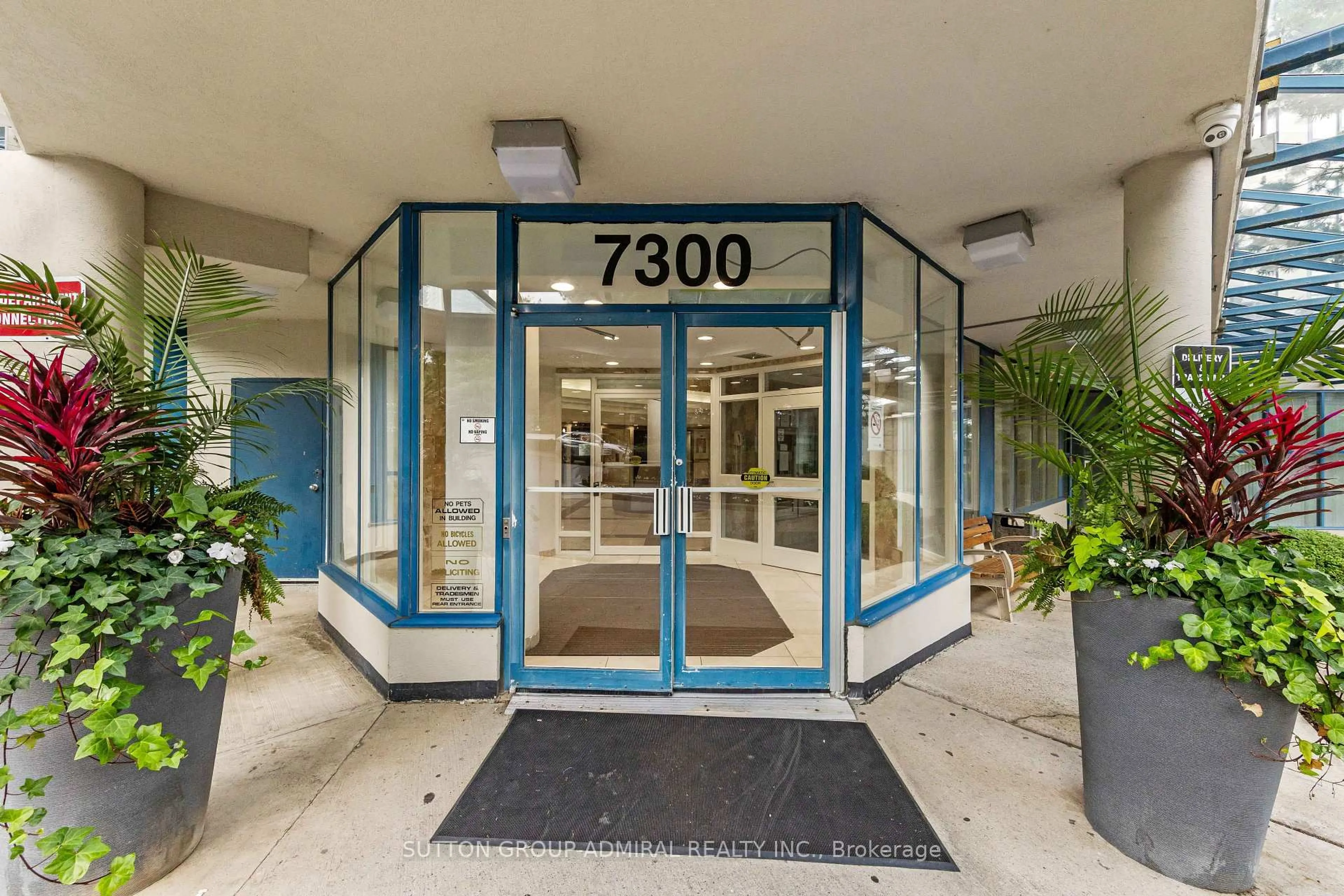 Indoor foyer for 7300 Yonge St #1801, Vaughan Ontario L4J 7Y5