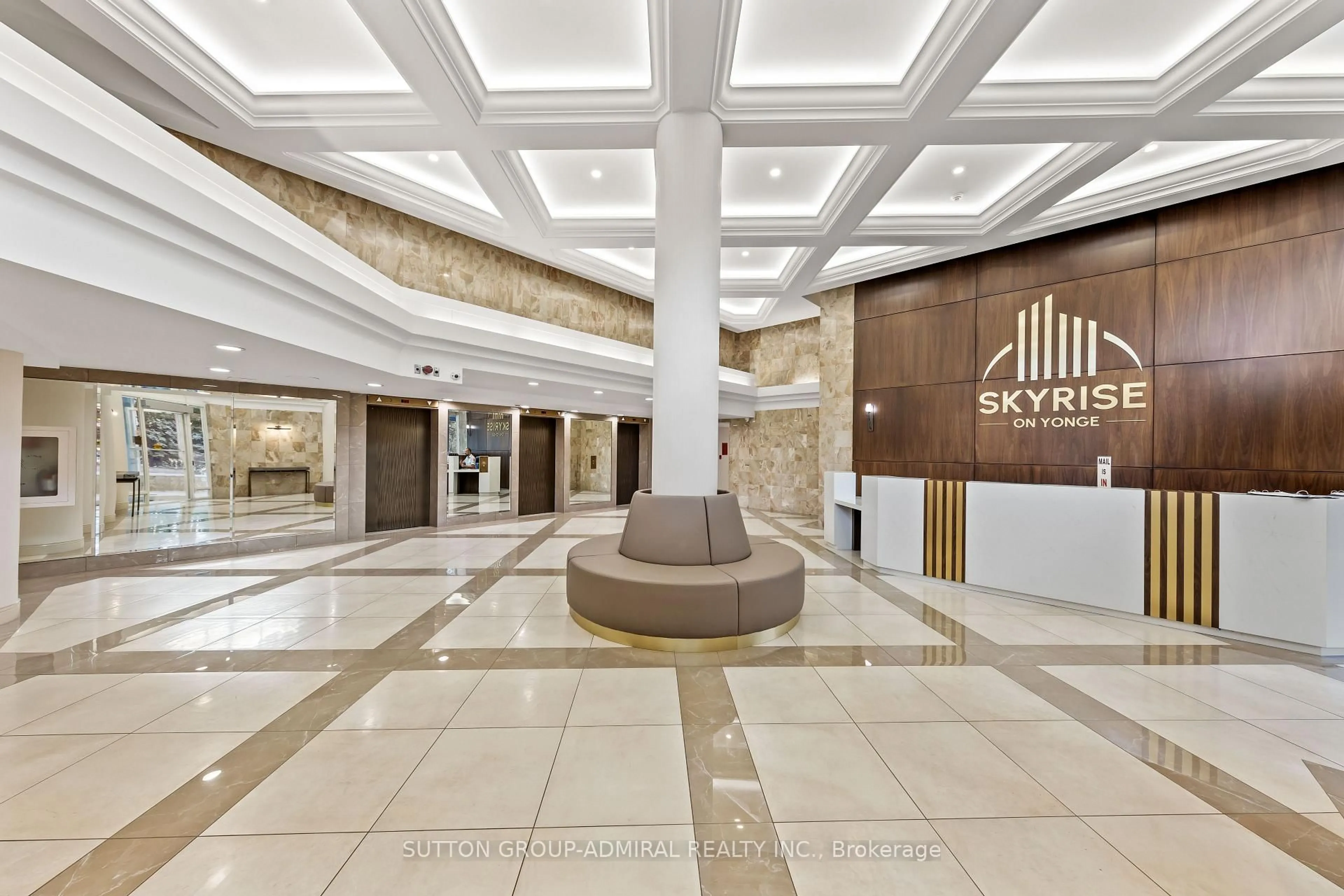 Indoor foyer for 7300 Yonge St #1801, Vaughan Ontario L4J 7Y5