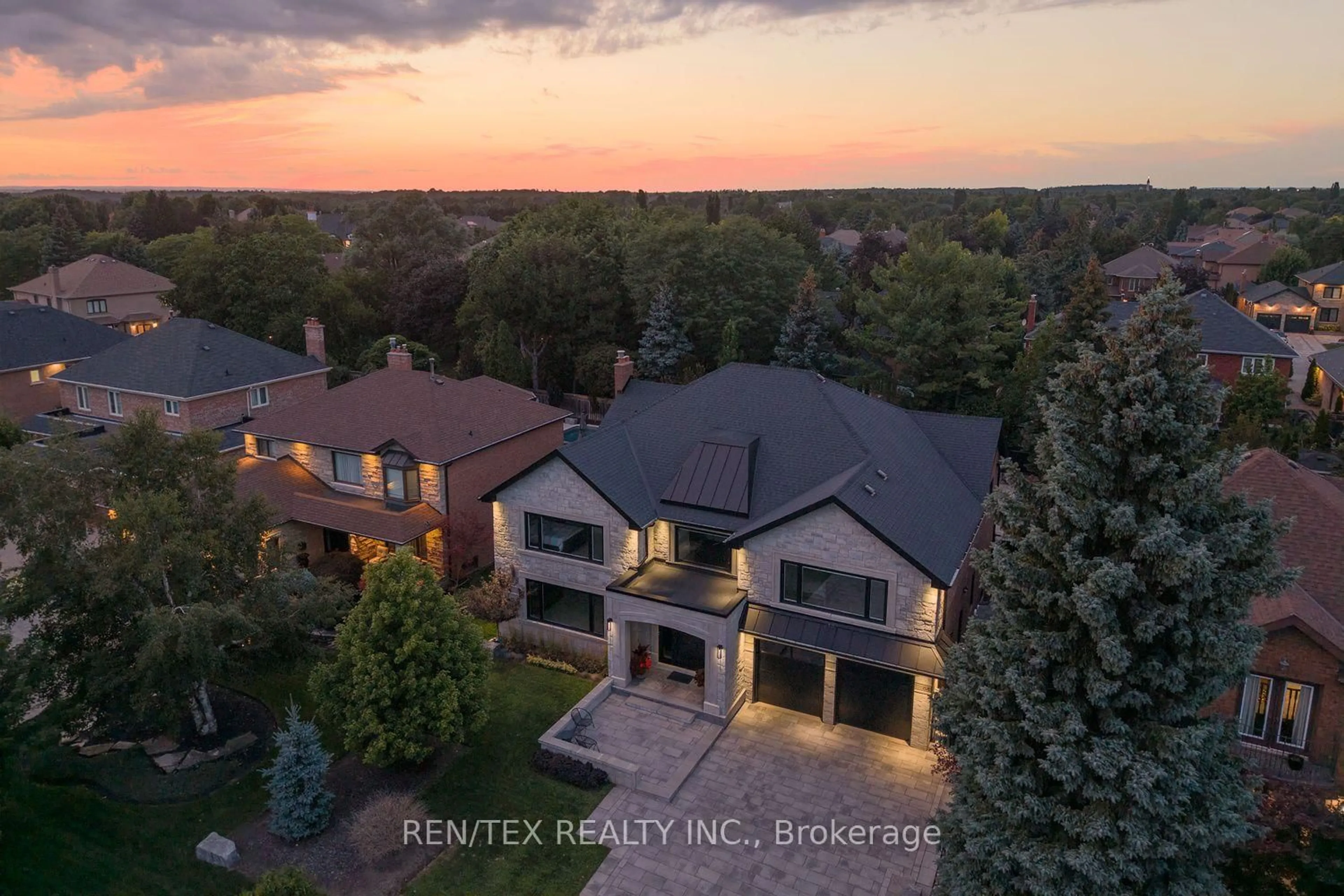 A pic from outside/outdoor area/front of a property/back of a property/a pic from drone, unknown for 84 Wilshire Blvd, Vaughan Ontario L4L 6X2