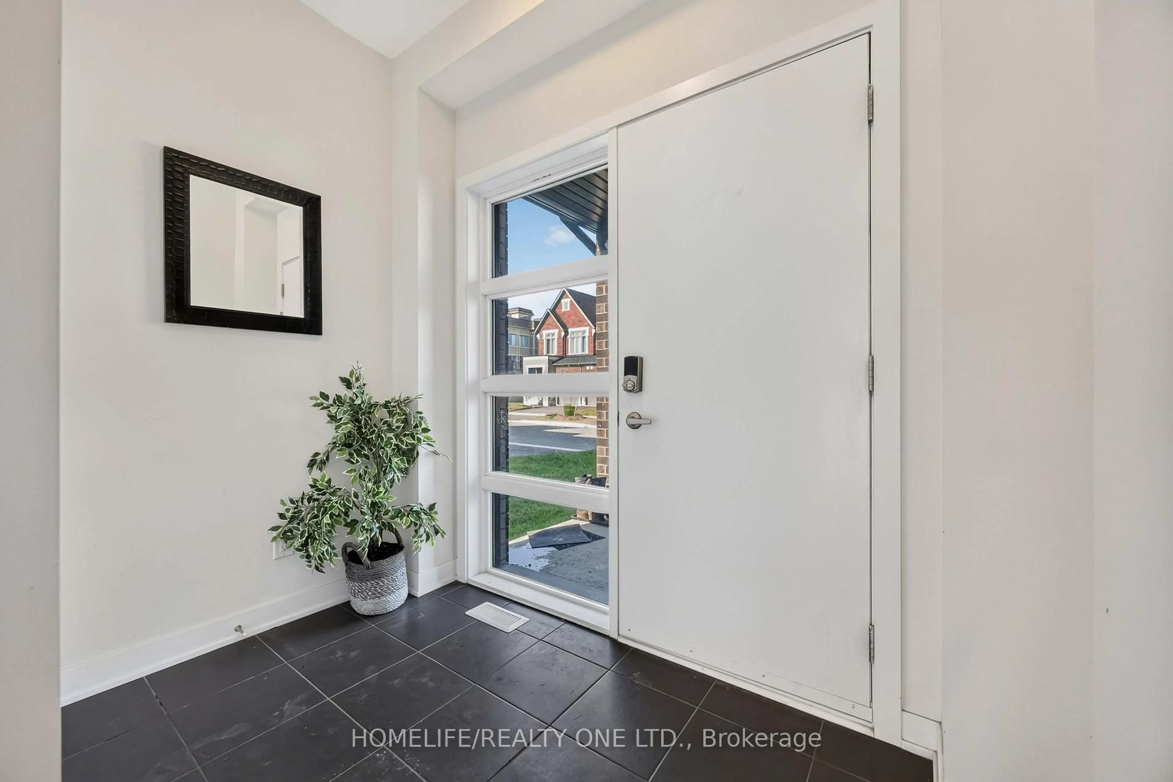 Indoor entryway for 10 Harvey Bunker Cres, Markham Ontario L6C 3M7