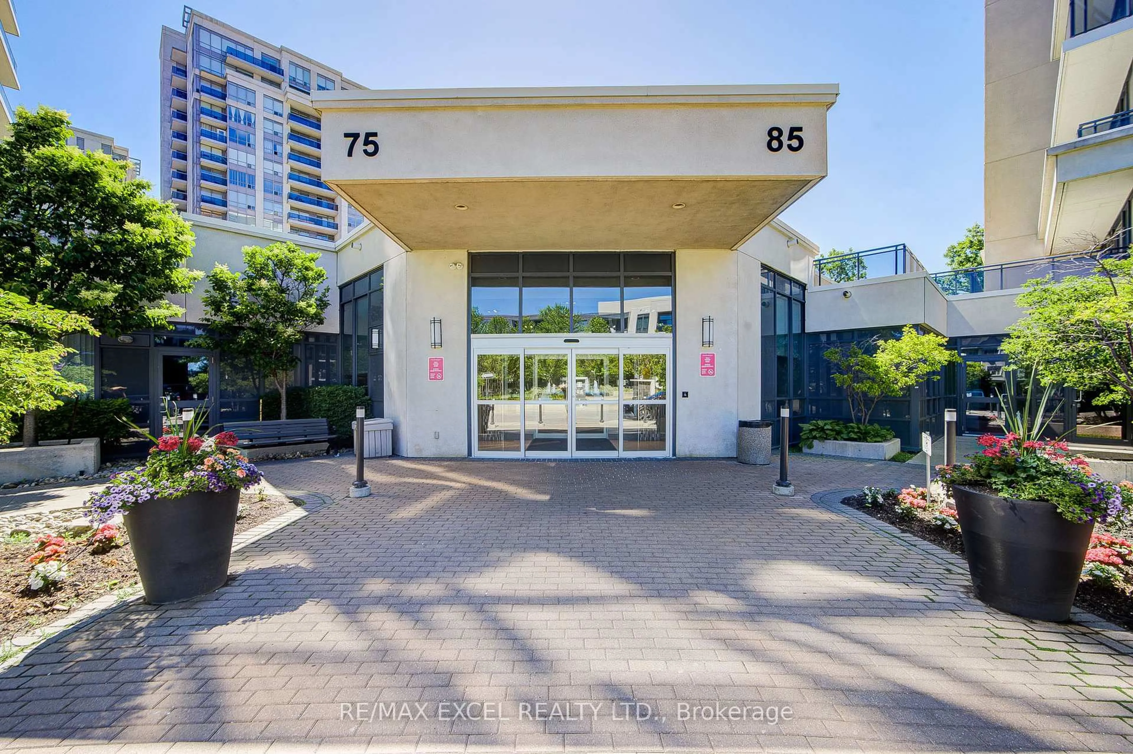Indoor foyer for 85 North Park Rd #705, Vaughan Ontario L4J 0H8