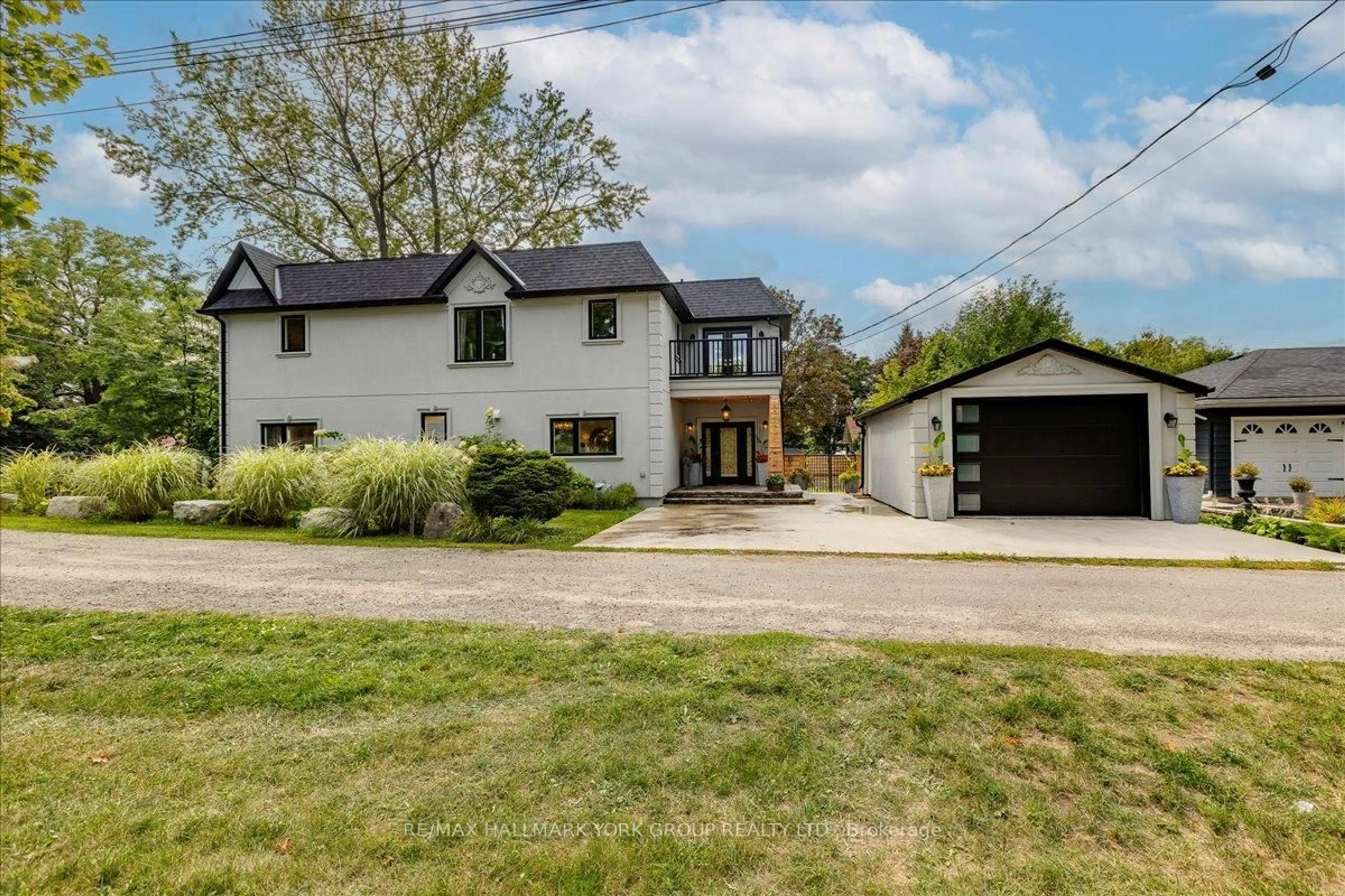 A pic from outside/outdoor area/front of a property/back of a property/a pic from drone, street for 181 Bowling Green Rd, Georgina Ontario L4P 3C8