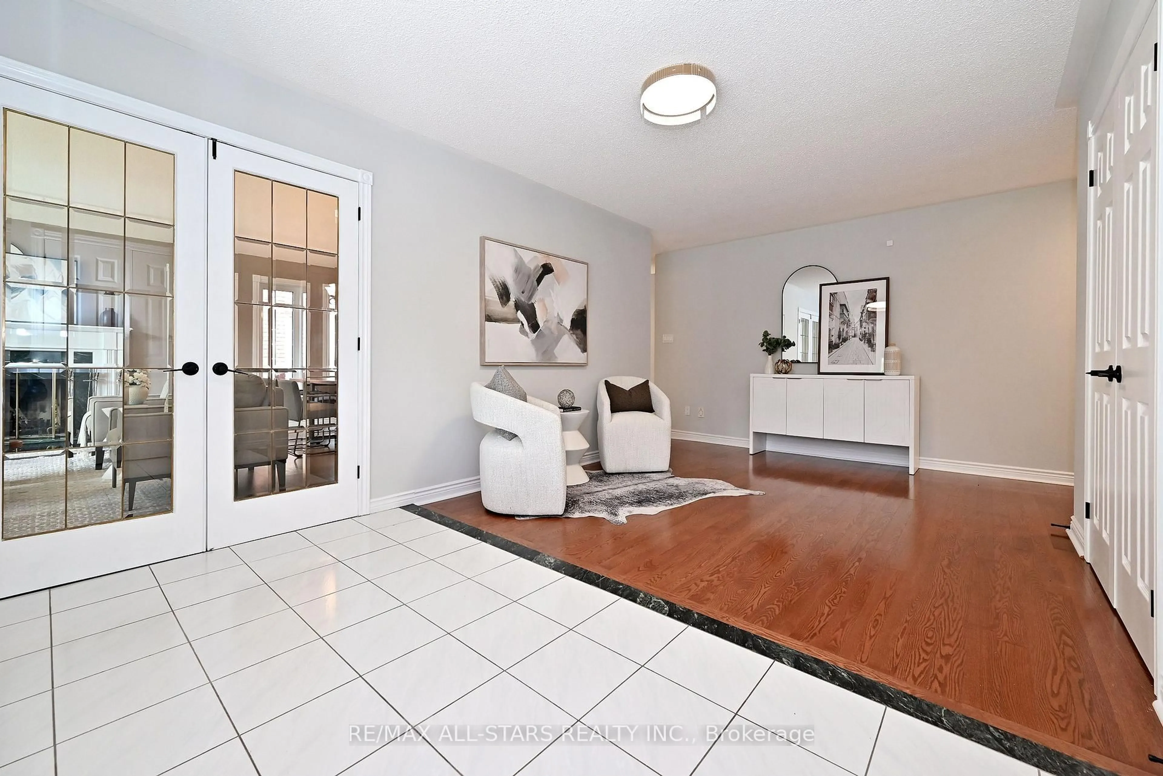 Indoor entryway for 34 Captain Armstrong Lane, Markham Ontario L3P 3C9