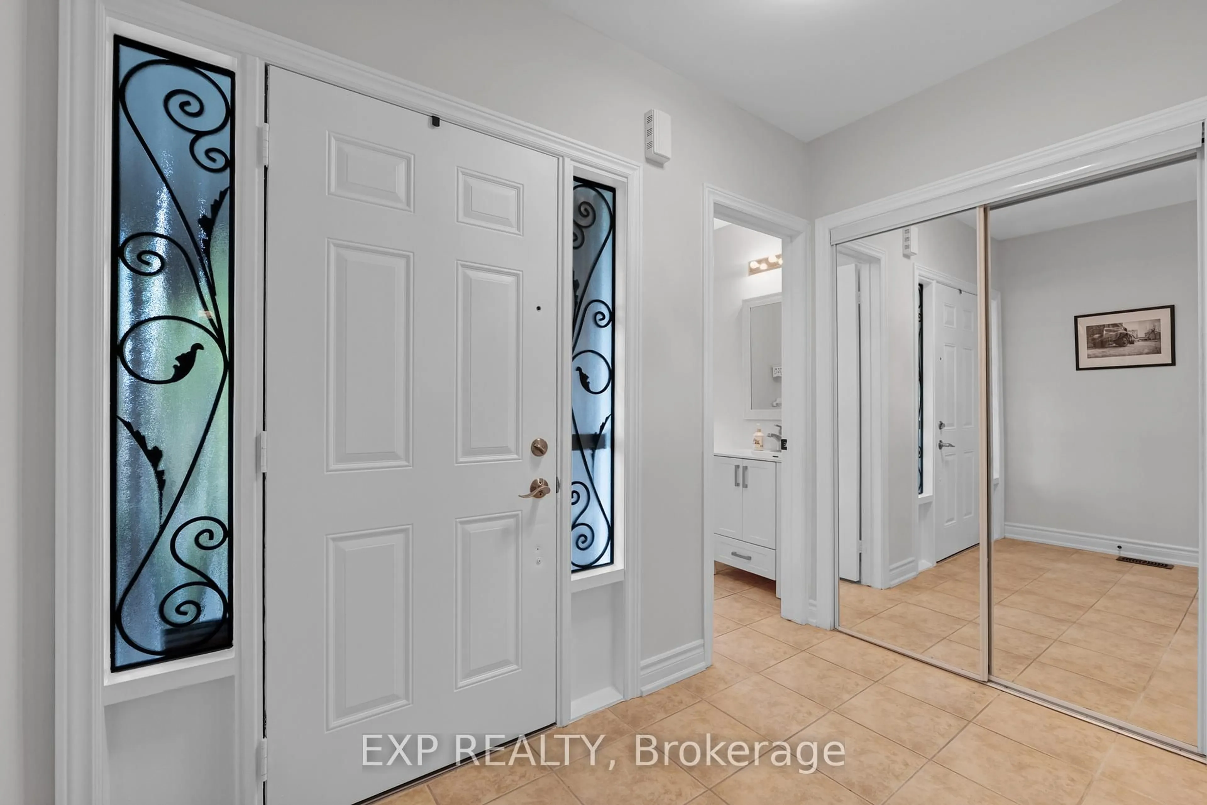 Indoor entryway for 320 Dowson Loop, Newmarket Ontario L3X 3G2