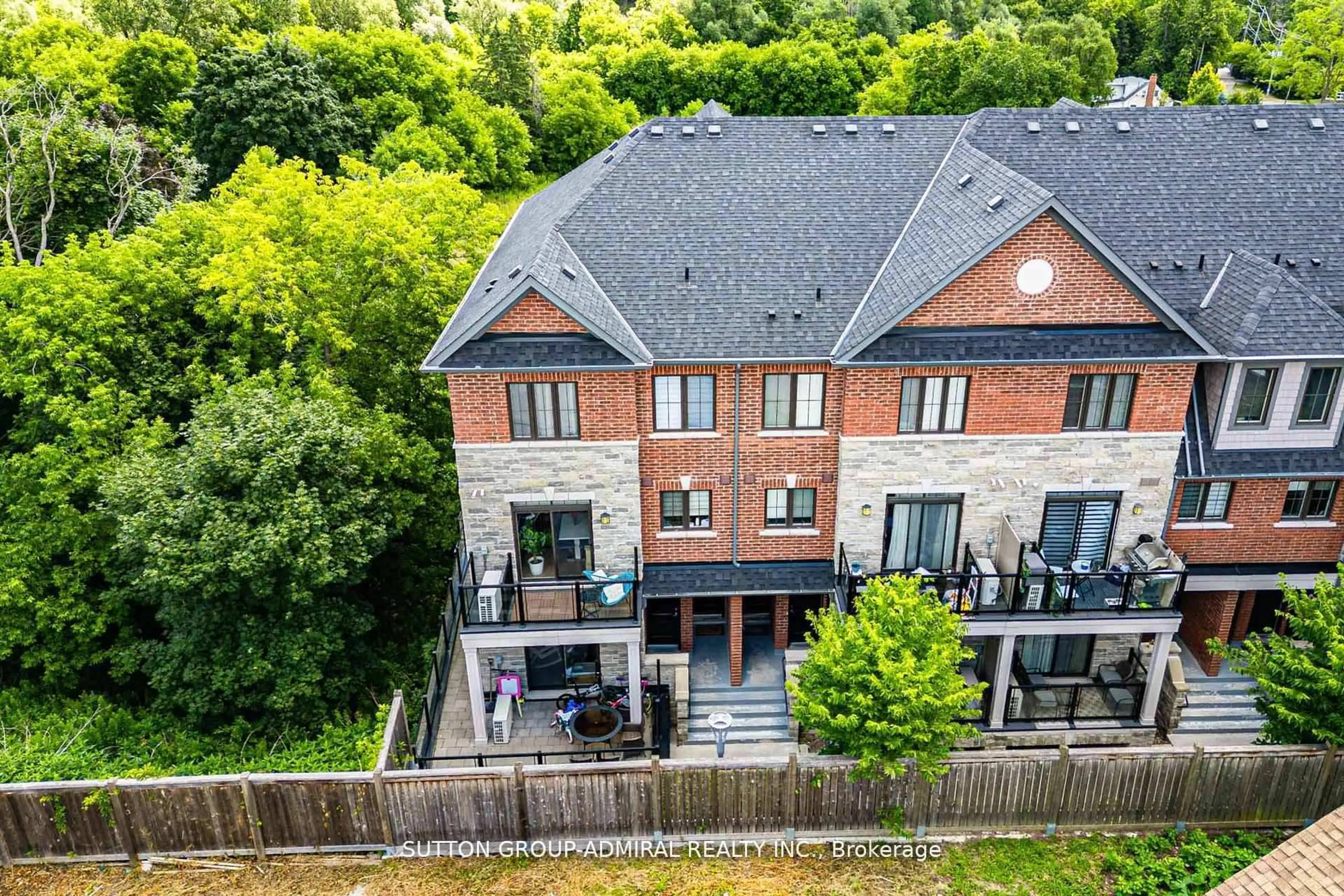 A pic from outside/outdoor area/front of a property/back of a property/a pic from drone, unknown for 196 Pine Grove Rd #3, Vaughan Ontario L4L 0H8