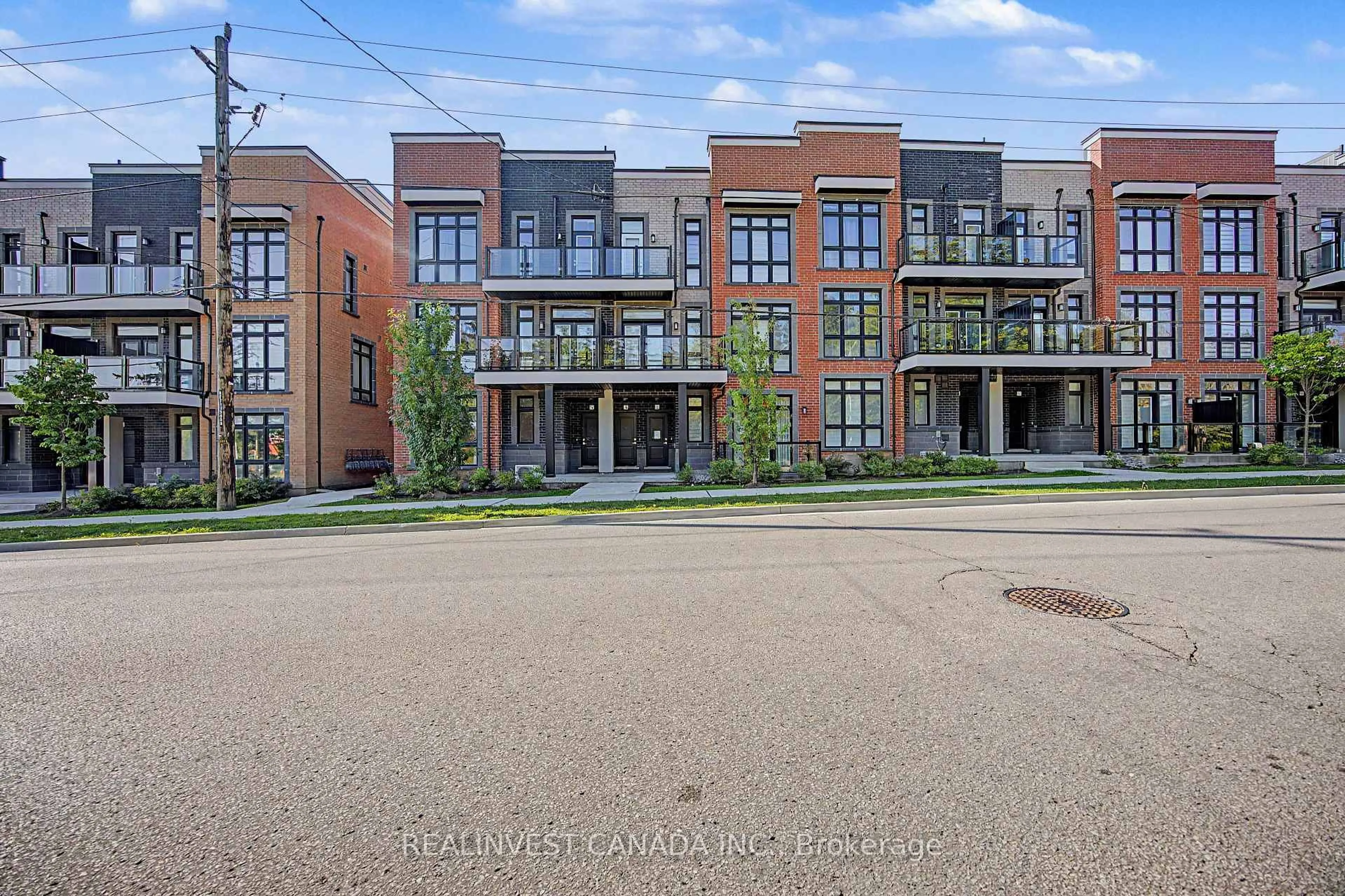 Unknown for 3 Bond Cres #10, Richmond Hill Ontario L4E 1J4