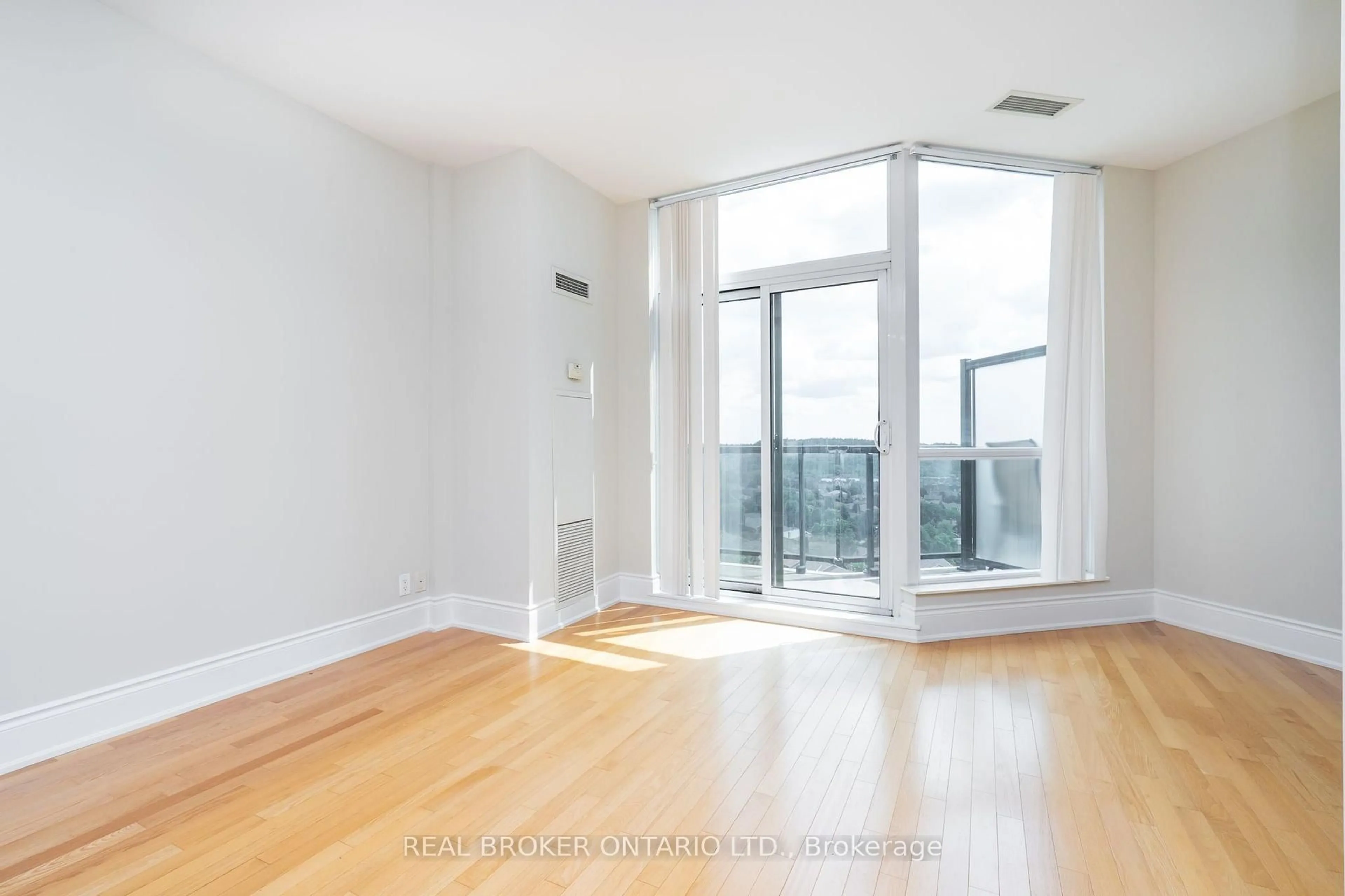 A pic of a room for 18 Harding Blvd #PH208, Richmond Hill Ontario L4C 0T3