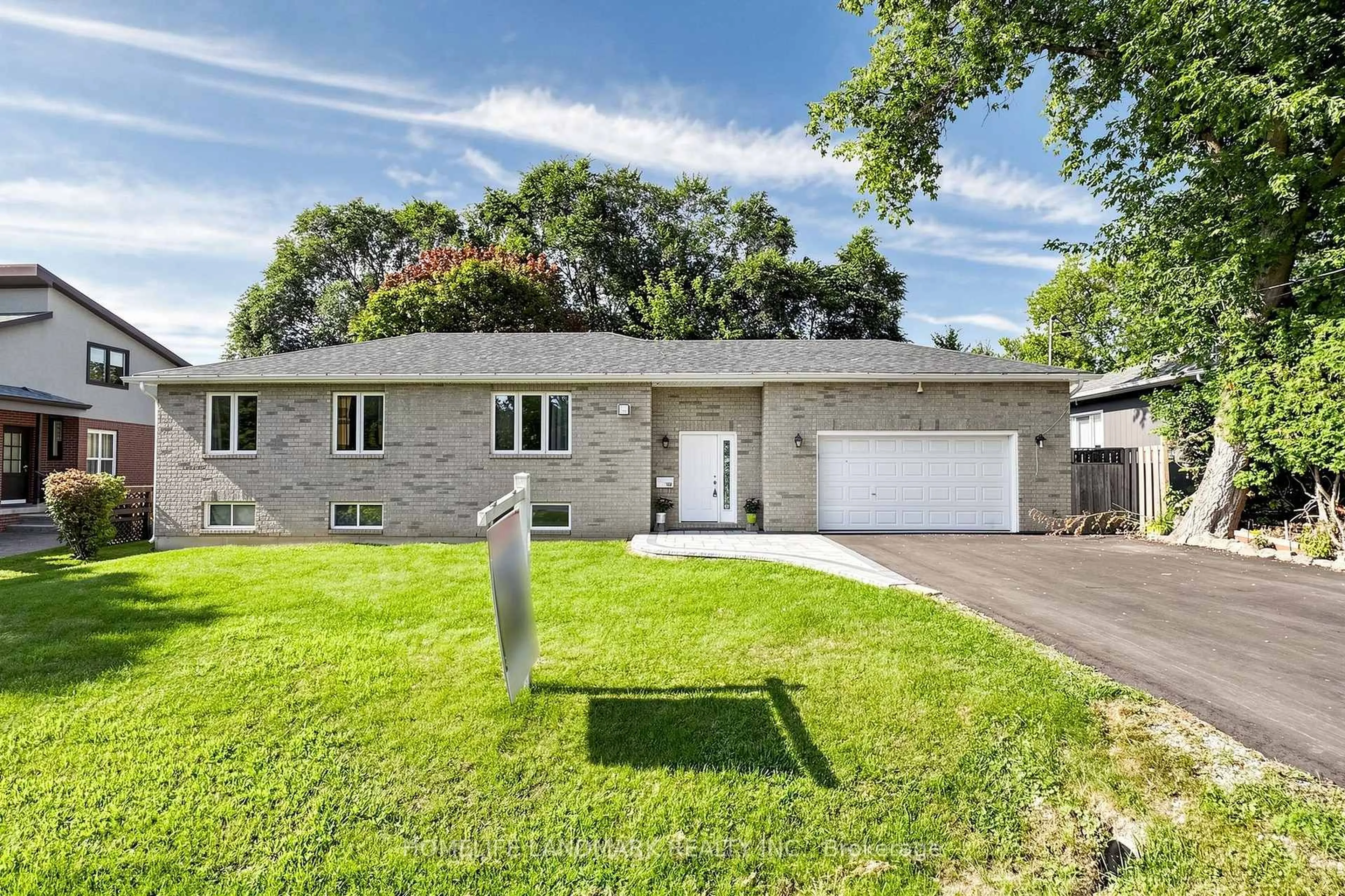 Home with brick exterior material, street for 328 Winnifred Dr, Georgina Ontario L4P 3B5