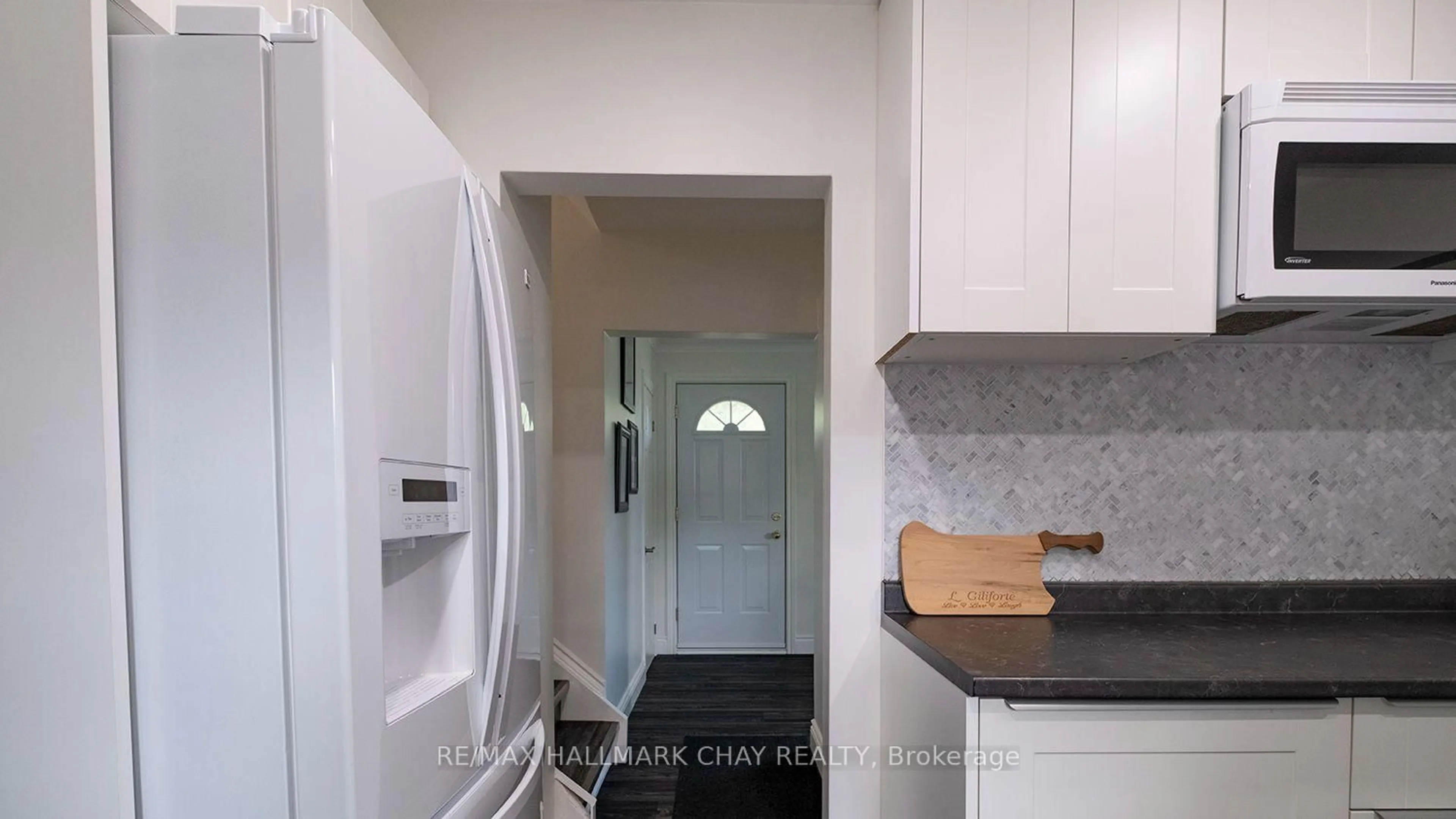 Standard kitchen, ceramic/tile floor for 29 Lee Ave, Essa Ontario L0M 1B0