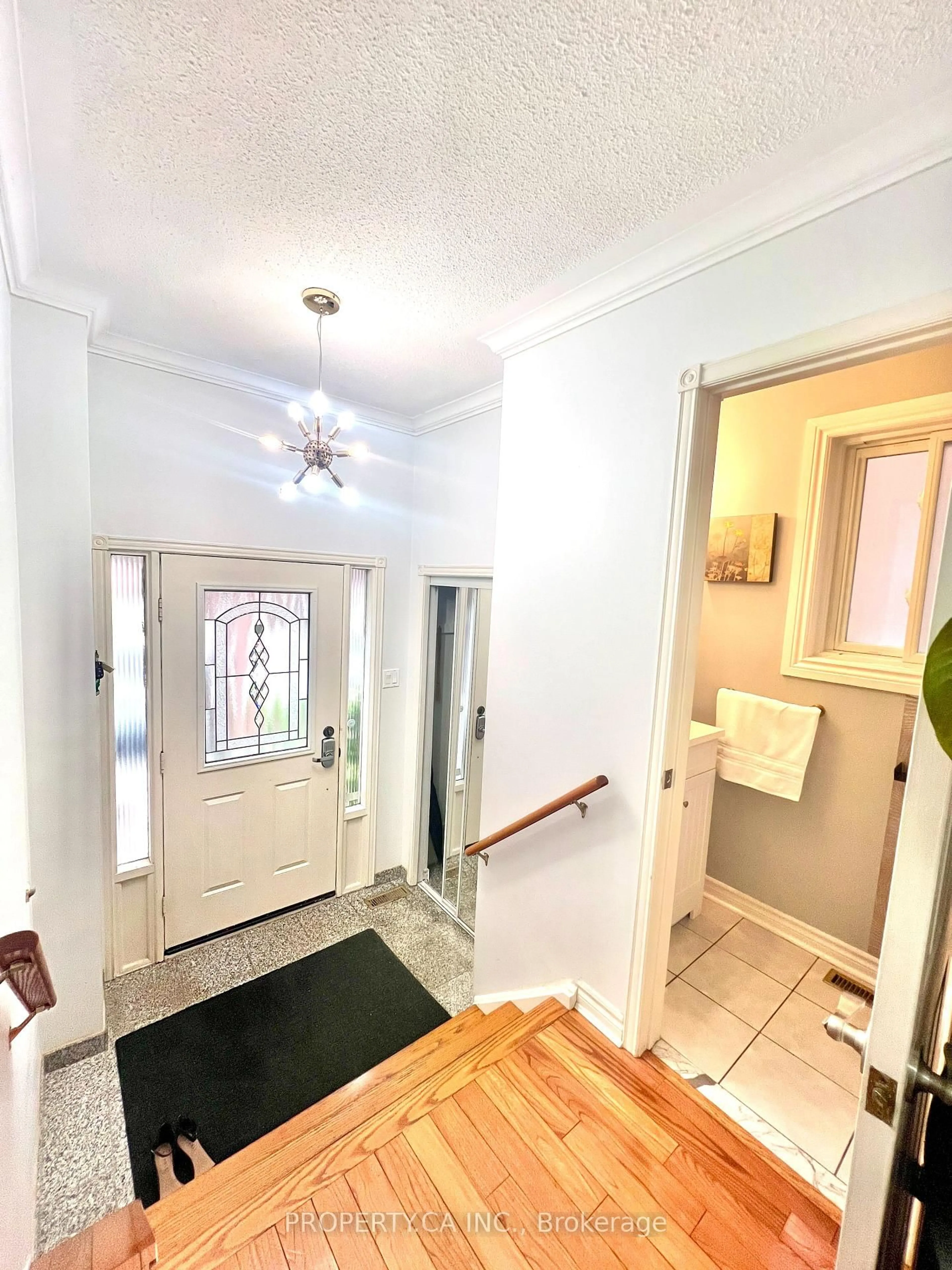 Indoor entryway for 80 Peter Andrew Cres, Vaughan Ontario L4J 2V5