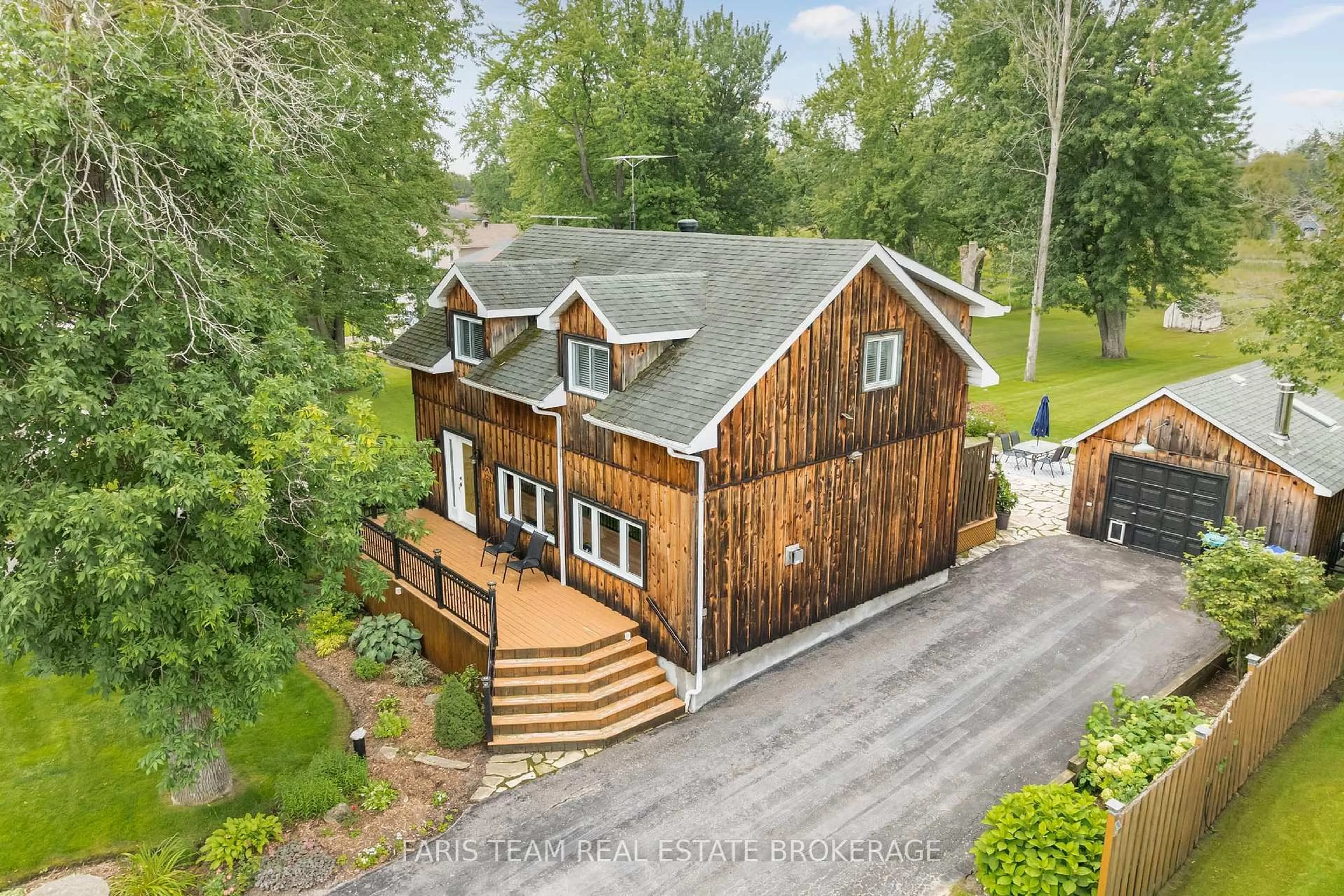 A pic from outside/outdoor area/front of a property/back of a property/a pic from drone, unknown for 228 Bayshore Rd, Innisfil Ontario L0L 1K0
