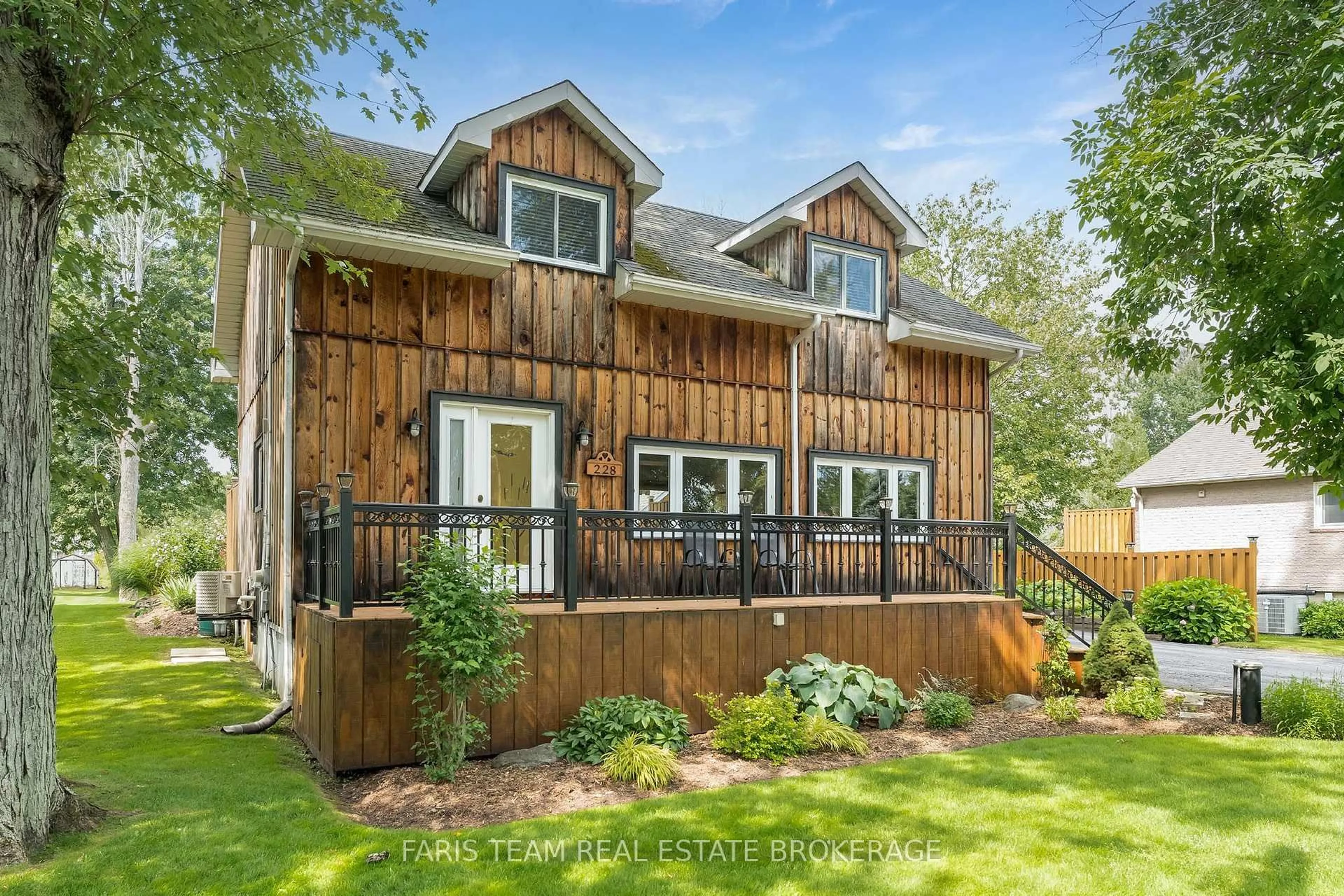 Home with brick exterior material, unknown for 228 Bayshore Rd, Innisfil Ontario L0L 1K0