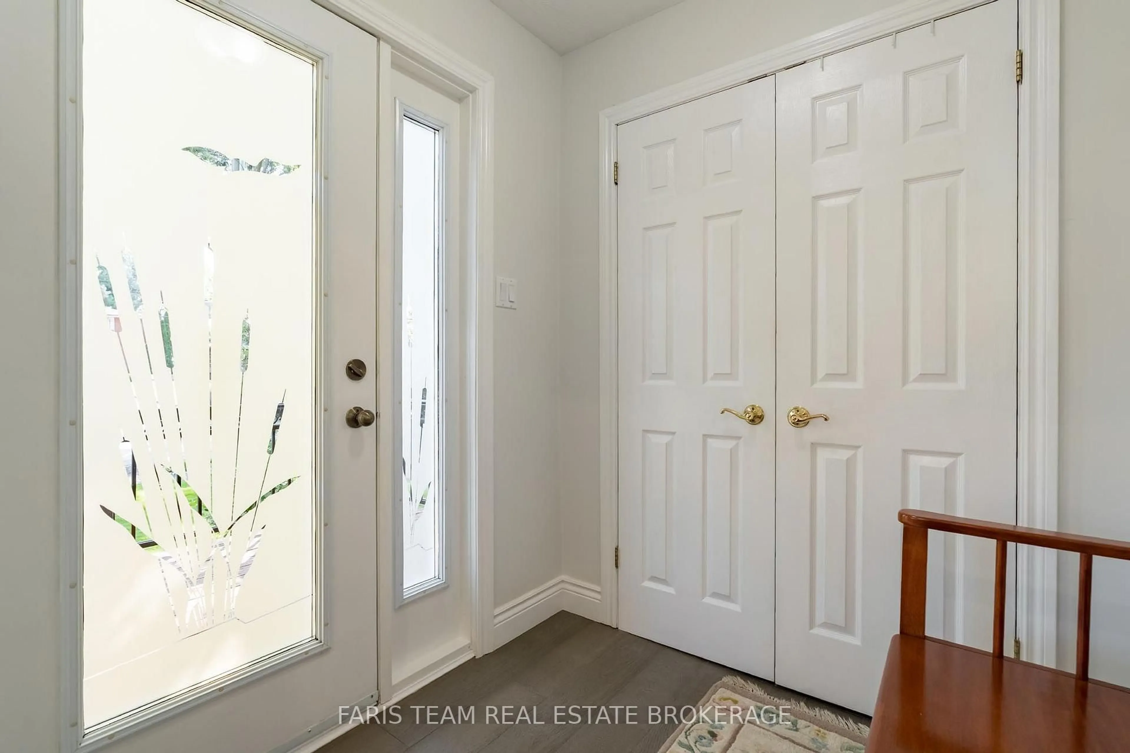 Indoor entryway for 228 Bayshore Rd, Innisfil Ontario L0L 1K0