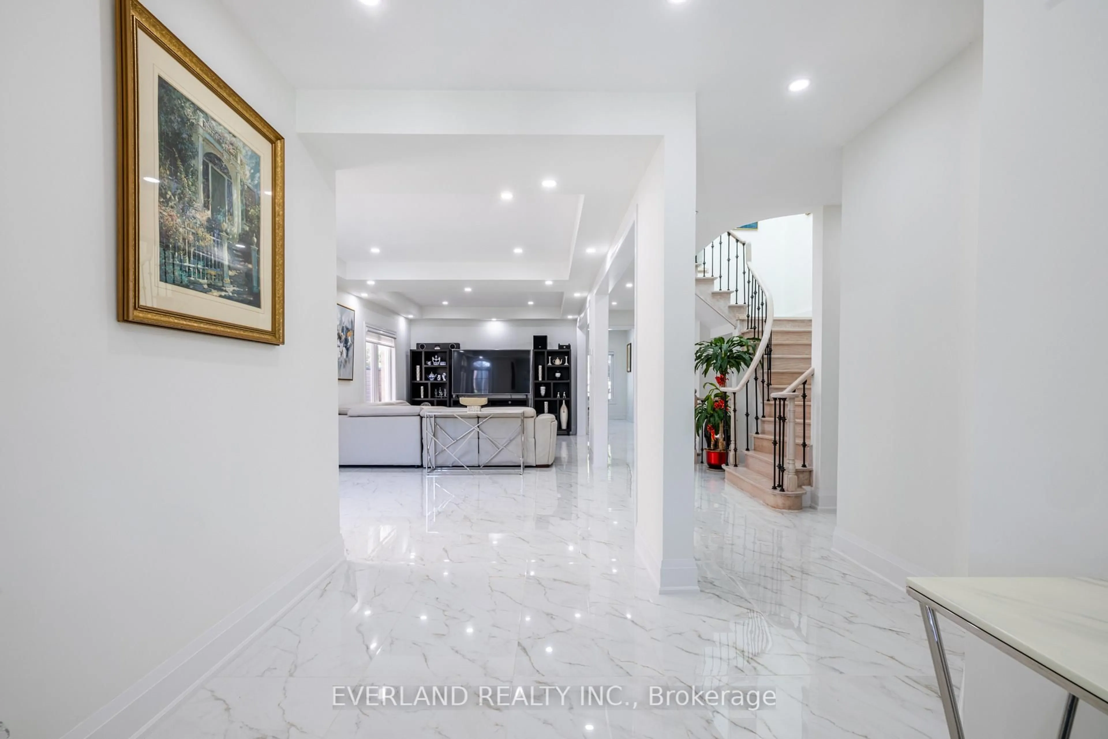 Indoor foyer for 10 Megarry Crt, Richmond Hill Ontario L4S 2S3