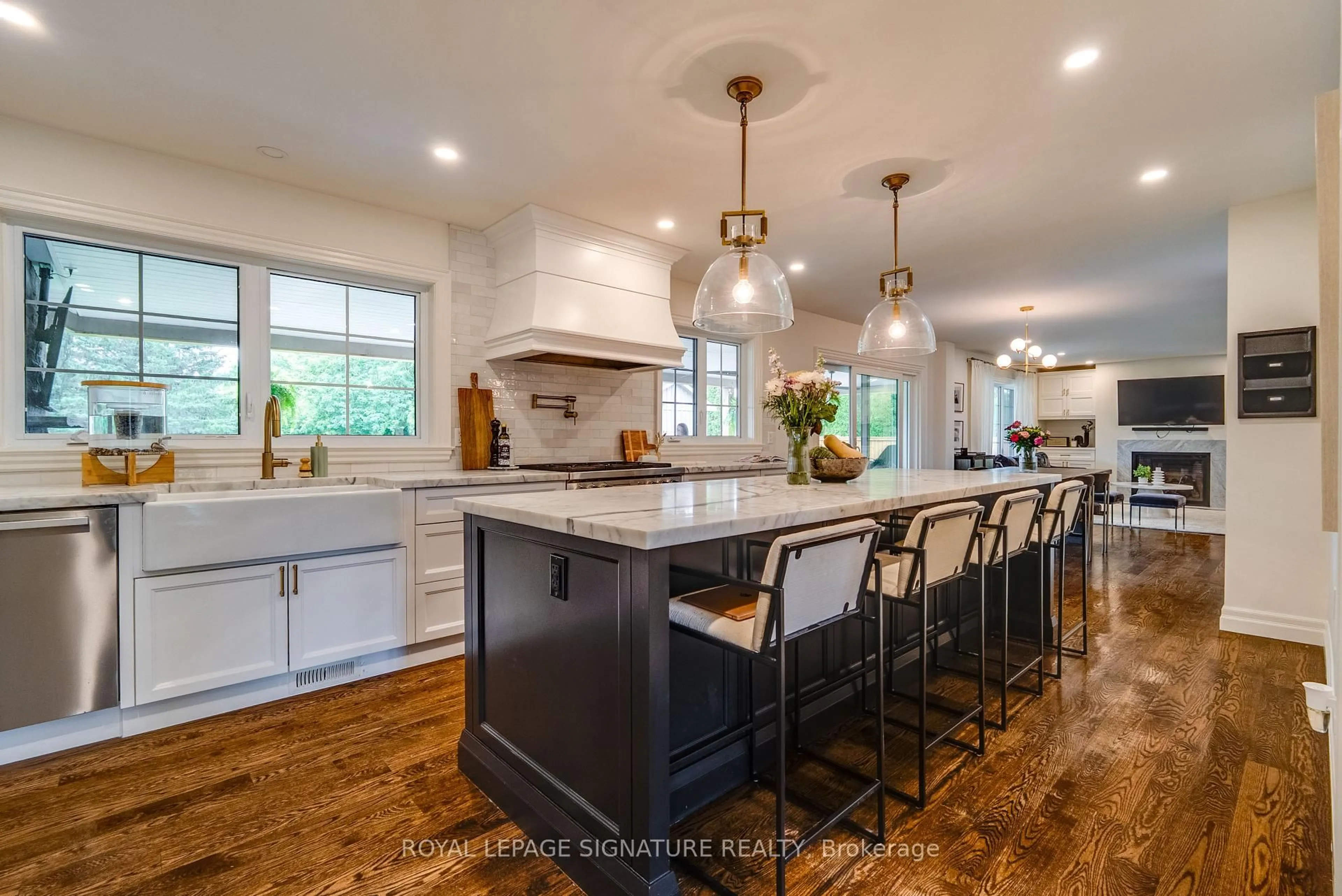 Open concept kitchen, unknown for 33 Campbell Dr, Uxbridge Ontario L9P 1R5