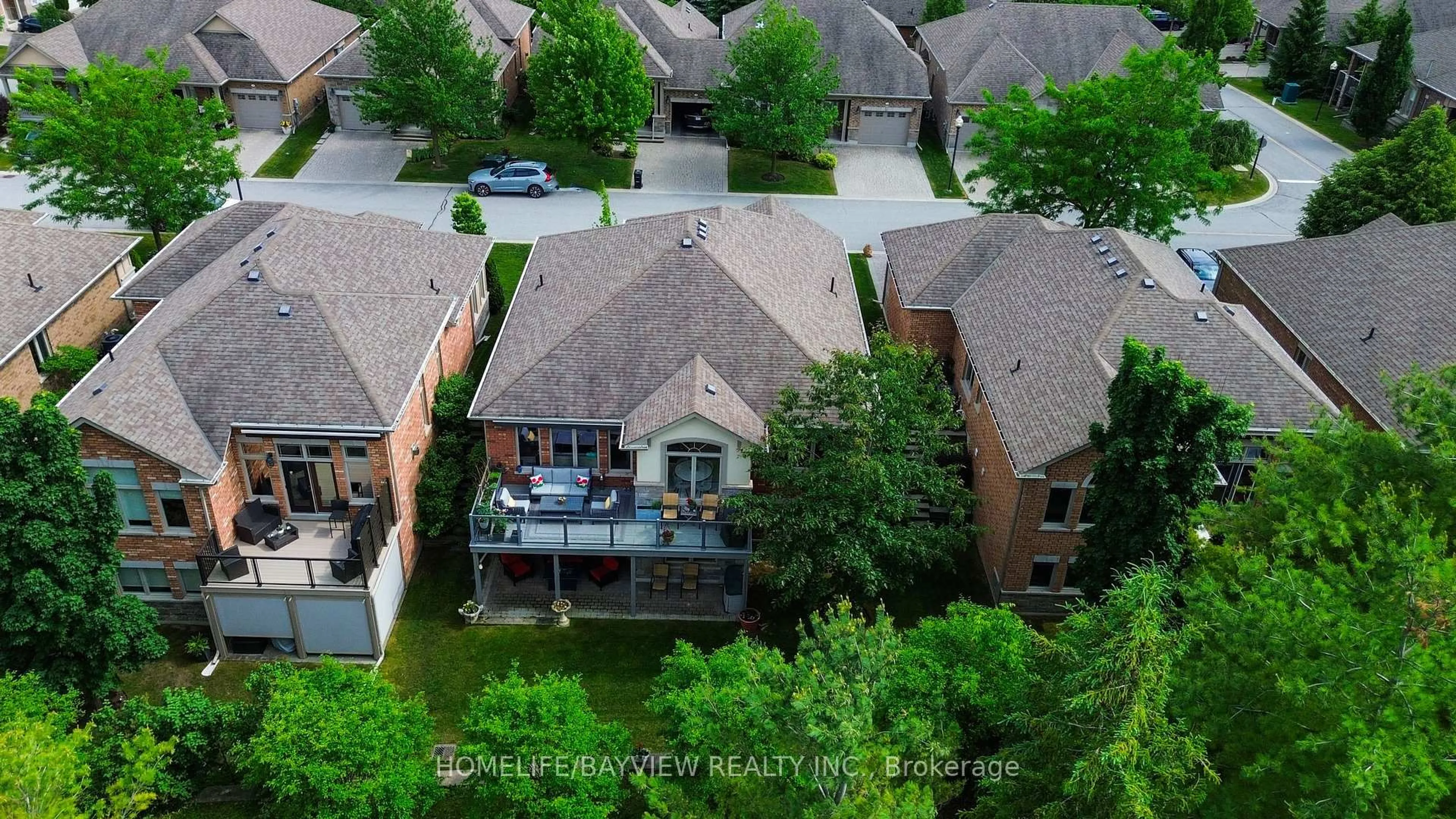 A pic from outside/outdoor area/front of a property/back of a property/a pic from drone, unknown for 195 Ridge Way, New Tecumseth Ontario L9R 0K5