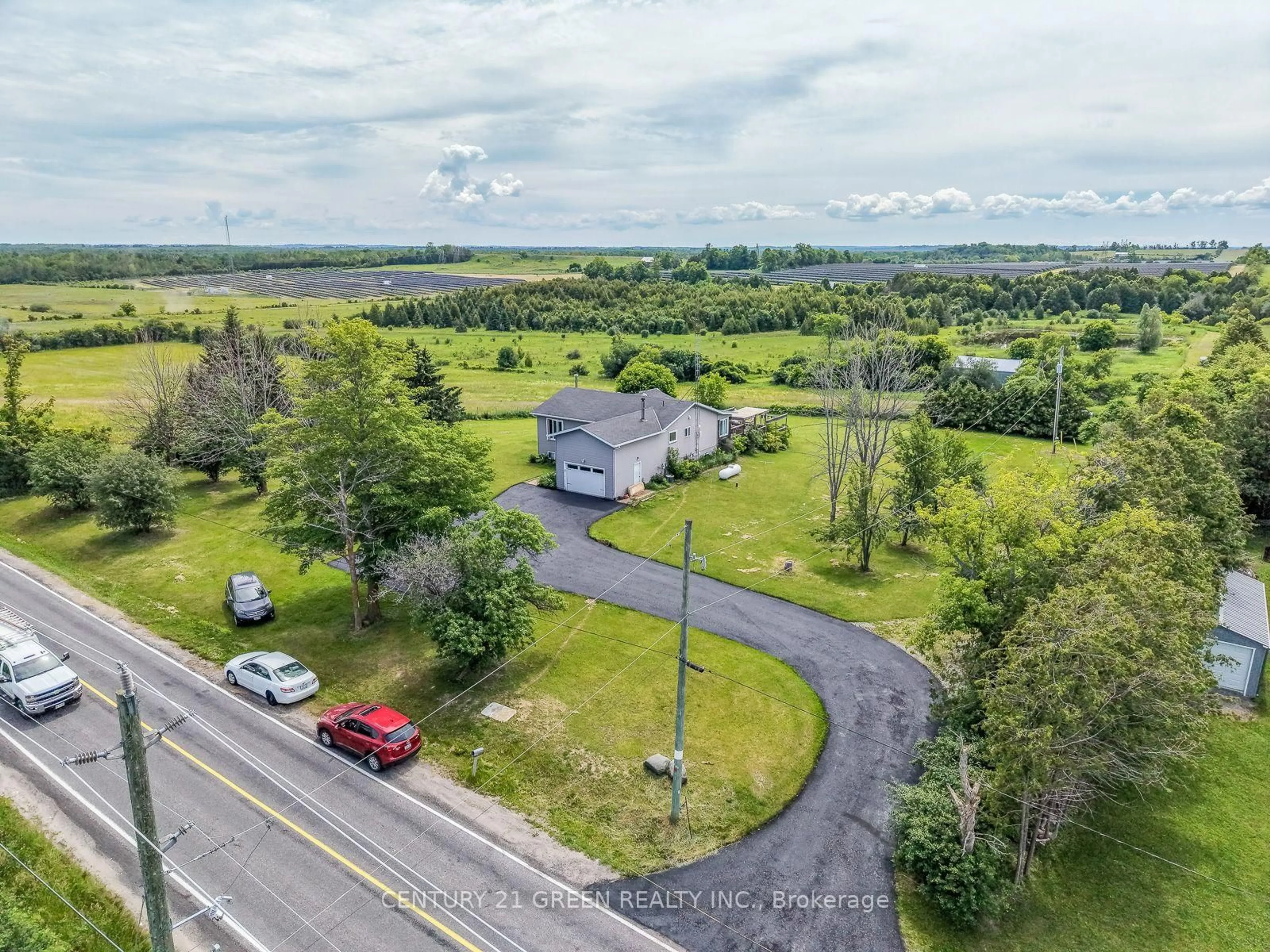 A pic from outside/outdoor area/front of a property/back of a property/a pic from drone, unknown for 7265 Old Homestead Rd, Georgina Ontario L0E 1N0