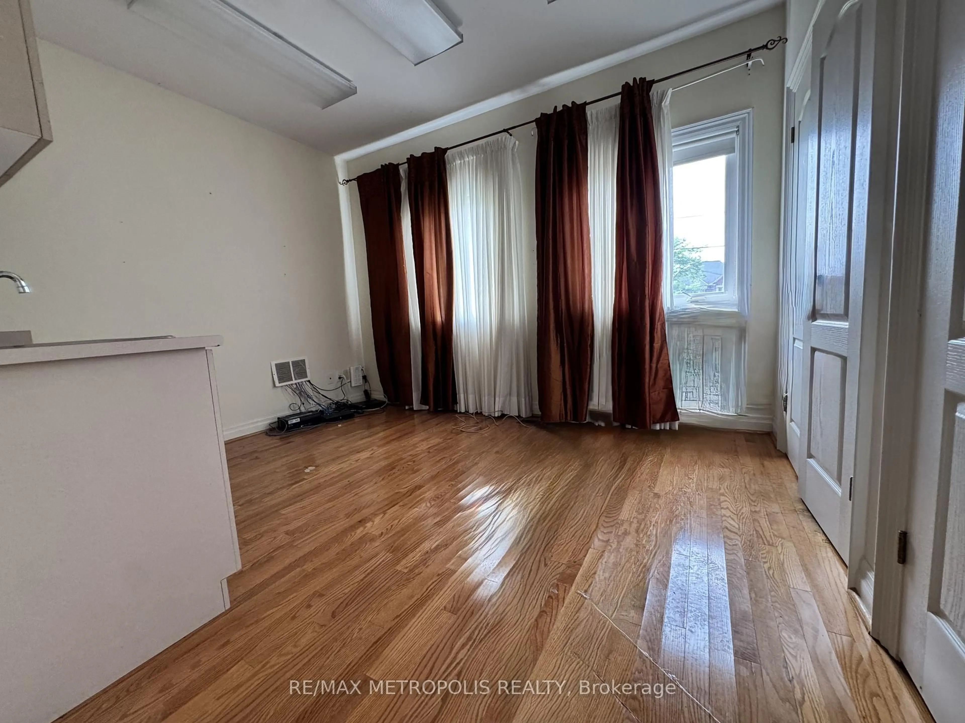 A pic of a room for 416 Elgin Mills Rd, Richmond Hill Ontario L4C 4M2