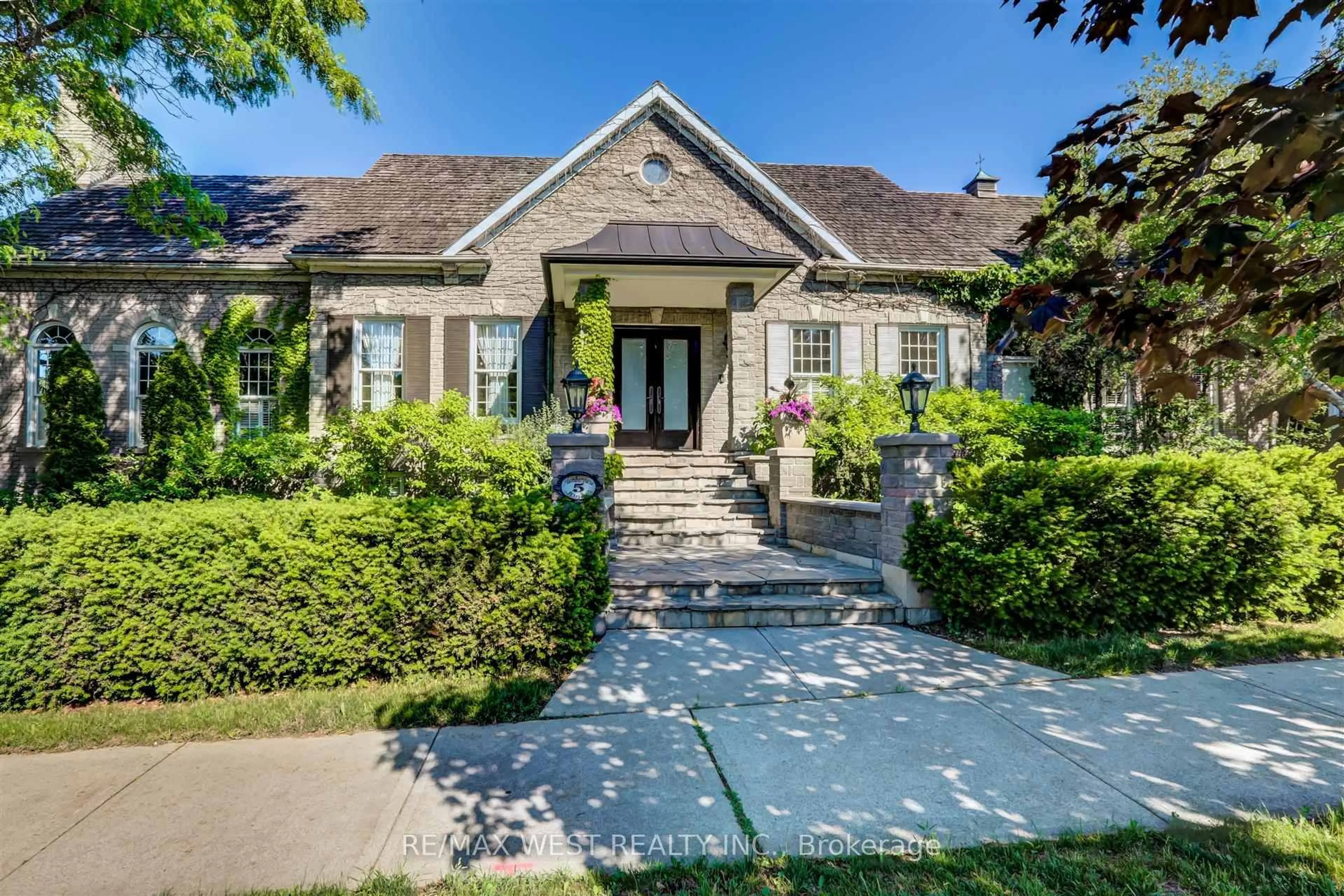 Home with brick exterior material, street for 5 Humberview Dr, Vaughan Ontario L4H 1B1