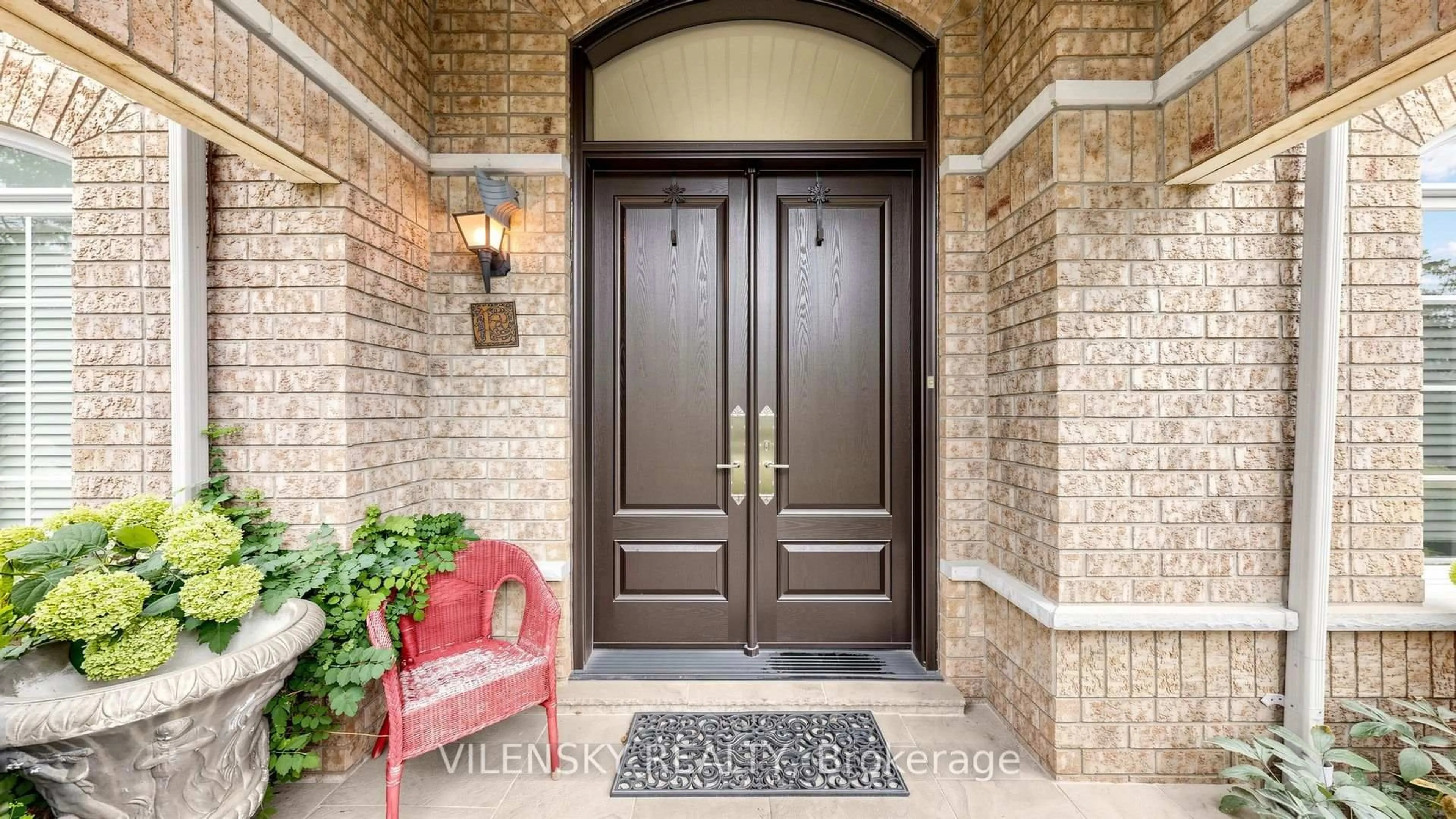 Indoor entryway for 140 Marbella Rd, Vaughan Ontario L4H 1L4