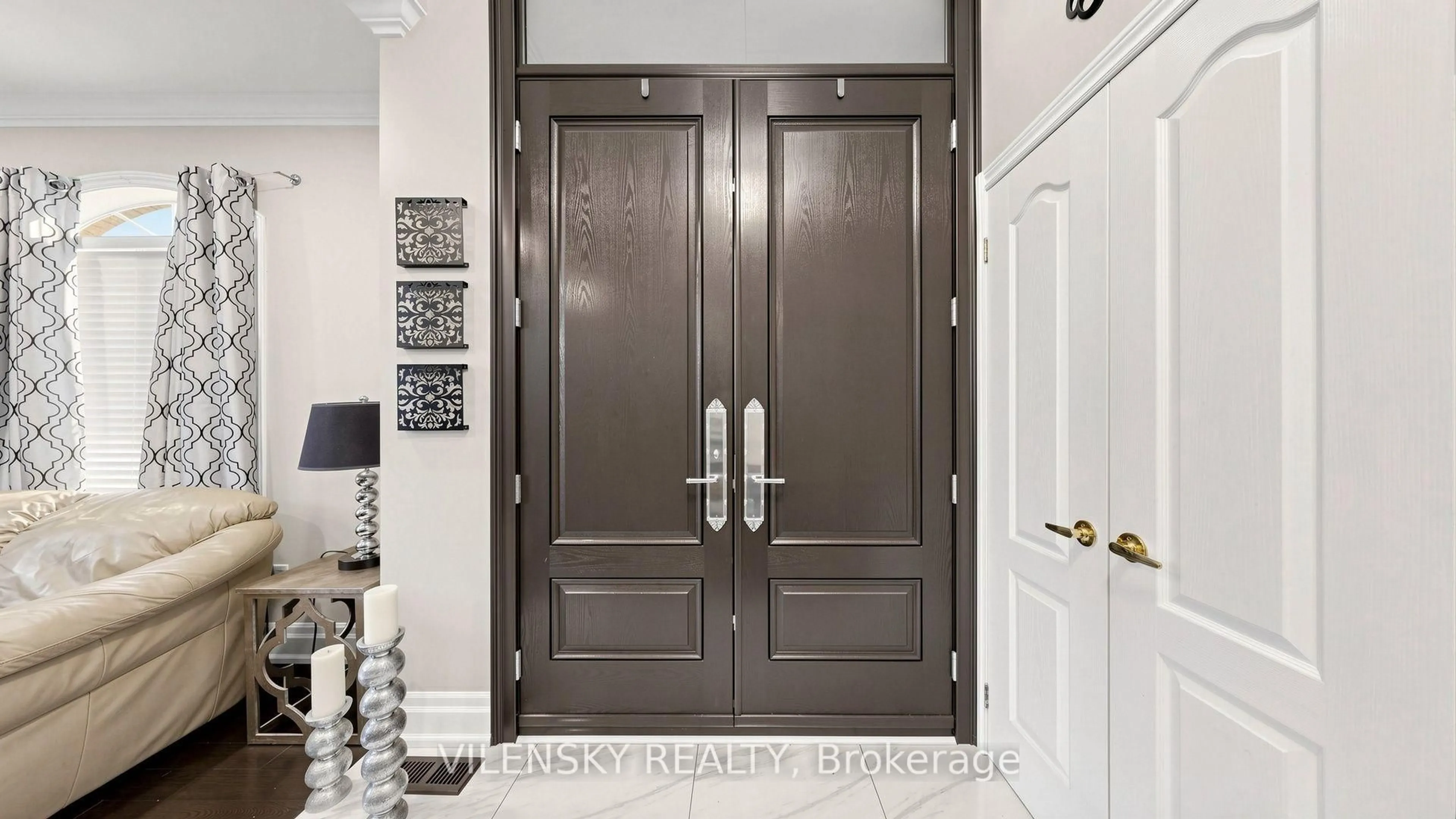 Indoor entryway for 140 Marbella Rd, Vaughan Ontario L4H 1L4