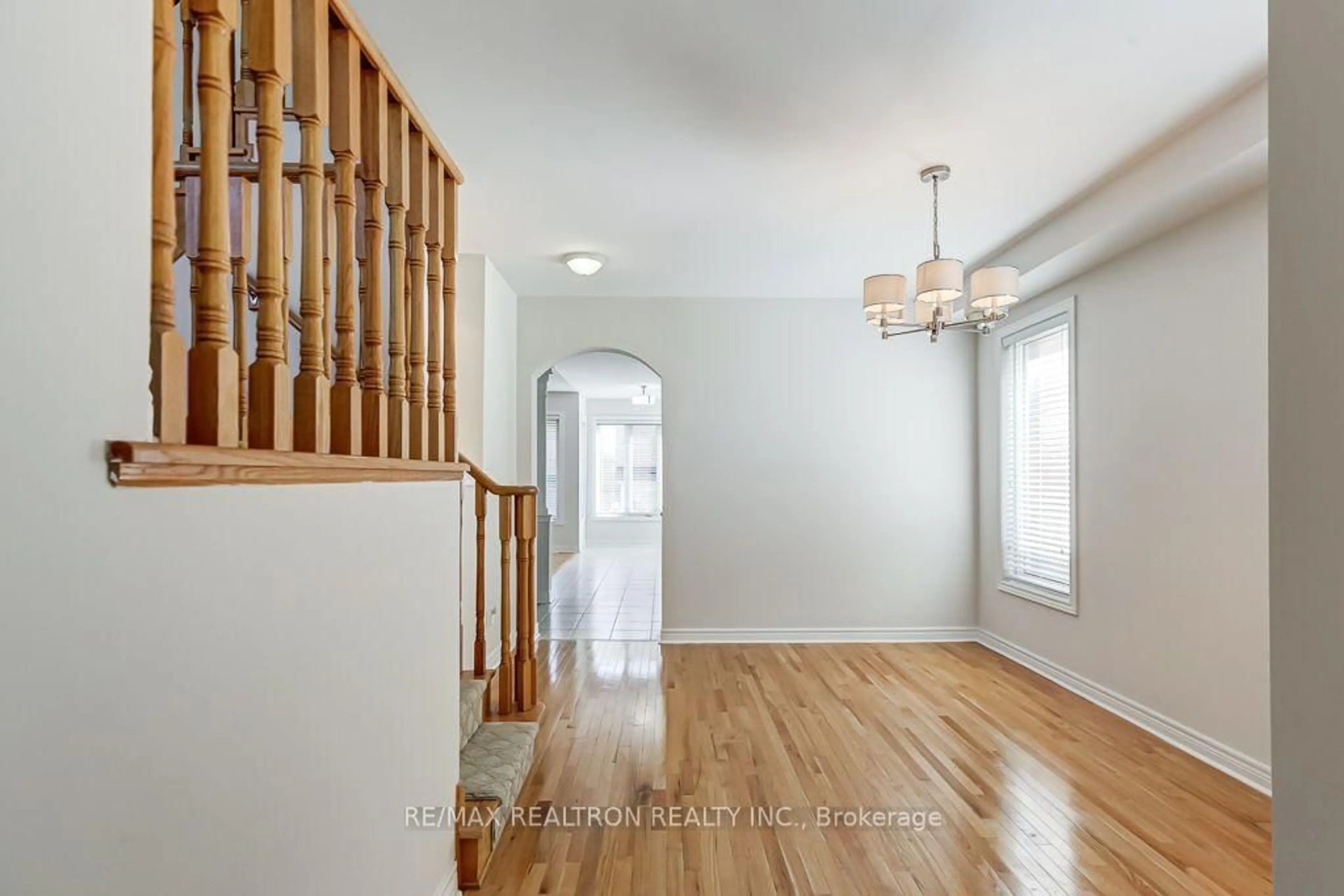 Indoor entryway for 45 Philip Brown Ave, Whitchurch-Stouffville Ontario L4A 1S7