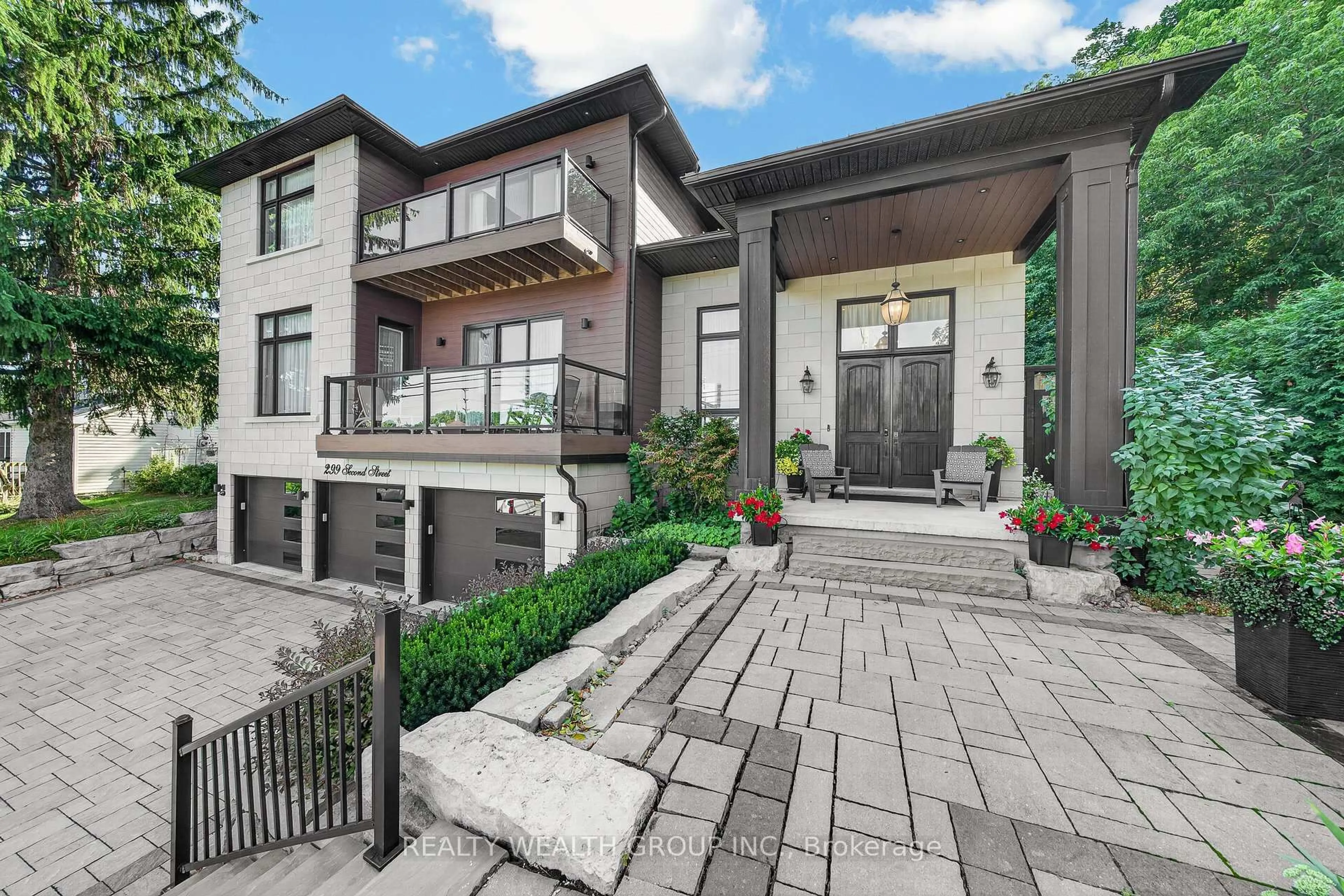 Home with brick exterior material, street for 299 Second St, Newmarket Ontario L3Y 3W5