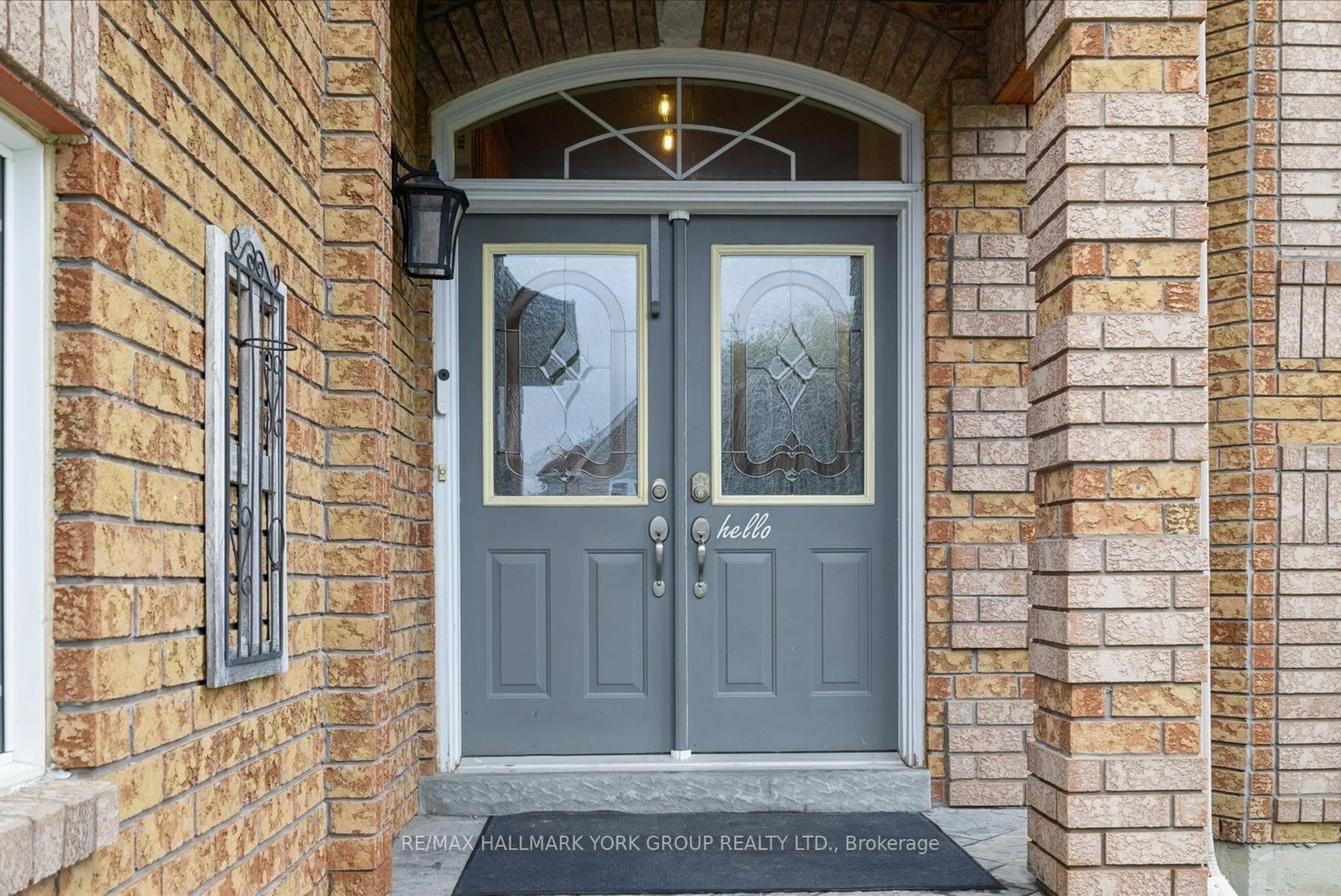 Indoor entryway for 74 Wrendale Cres, Georgina Ontario L4P 4C7