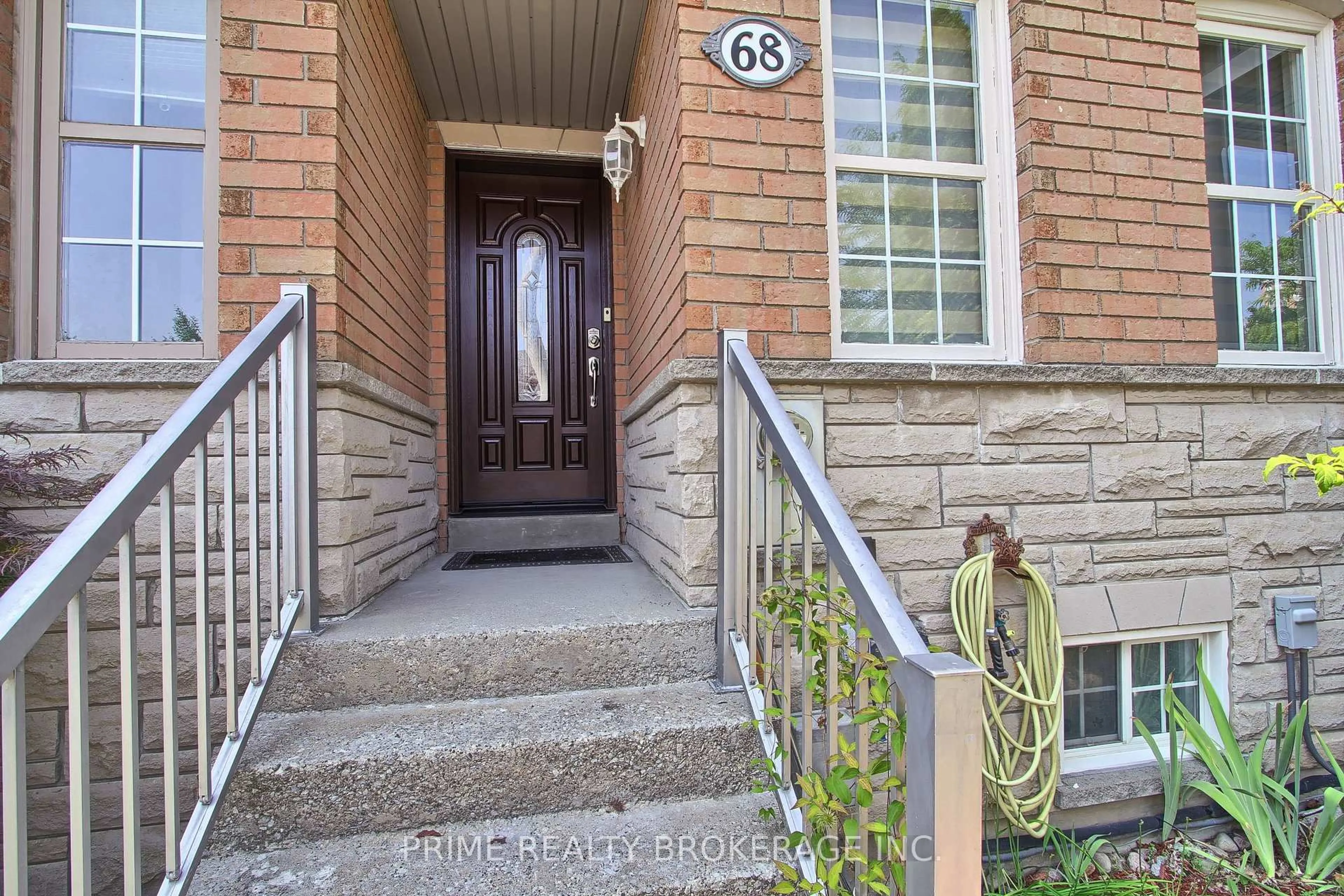 Indoor entryway for 68 Ellesmere St, Richmond Hill Ontario L4B 4E3