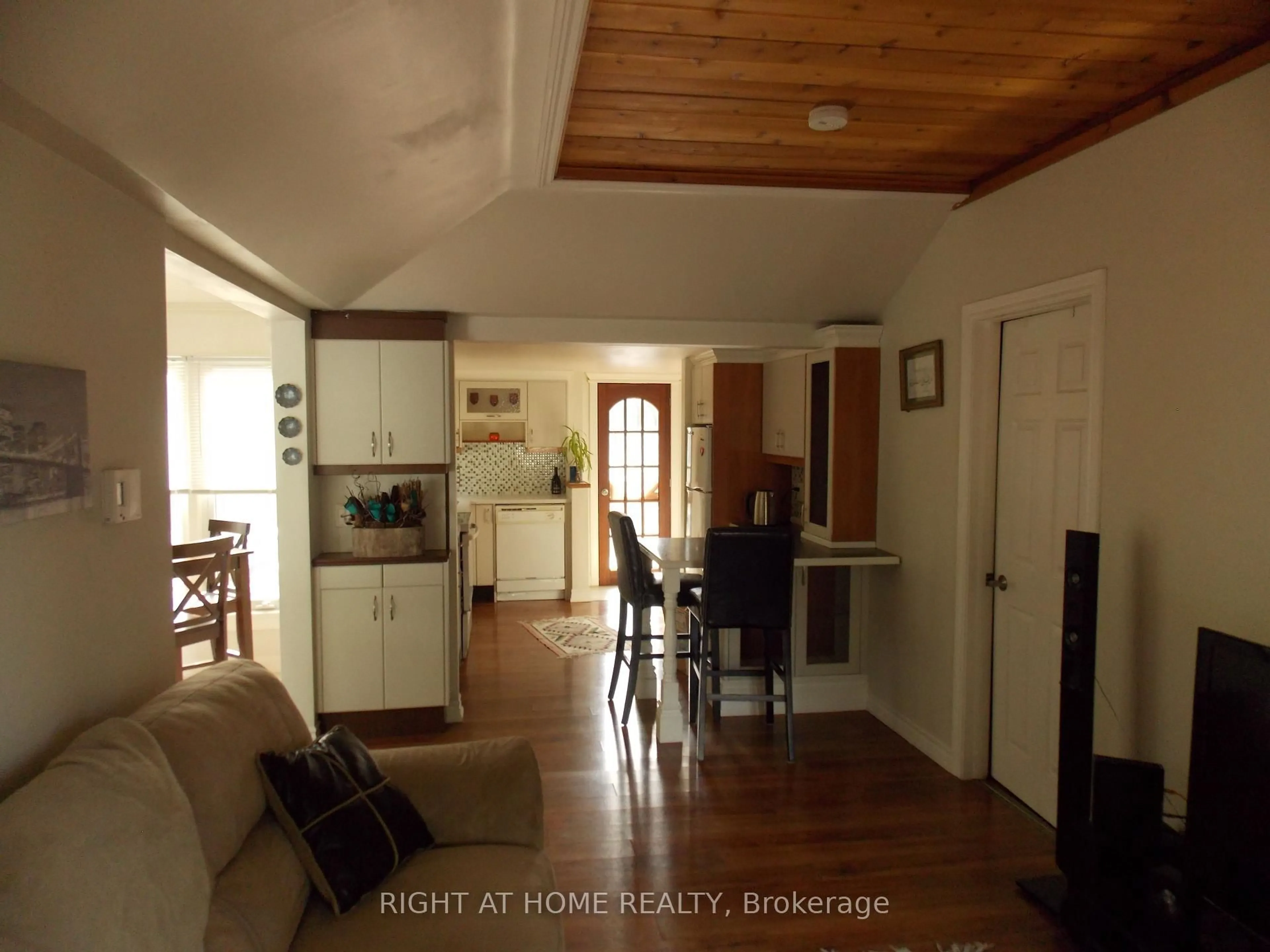 Unknown for 10 Rosehill Dr, Whitchurch-Stouffville Ontario L4A 7X3