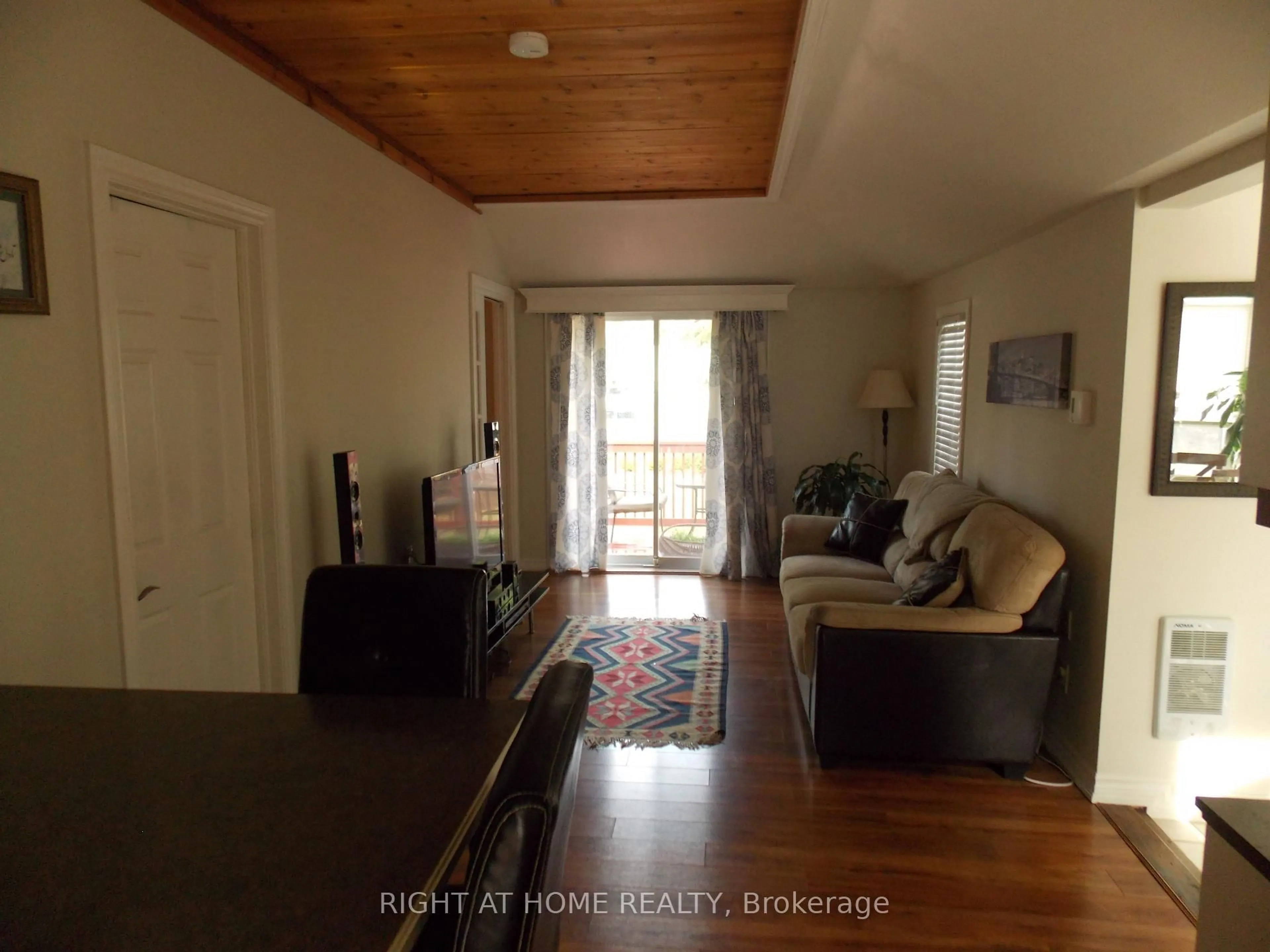 Unknown for 10 Rosehill Dr, Whitchurch-Stouffville Ontario L4A 7X3