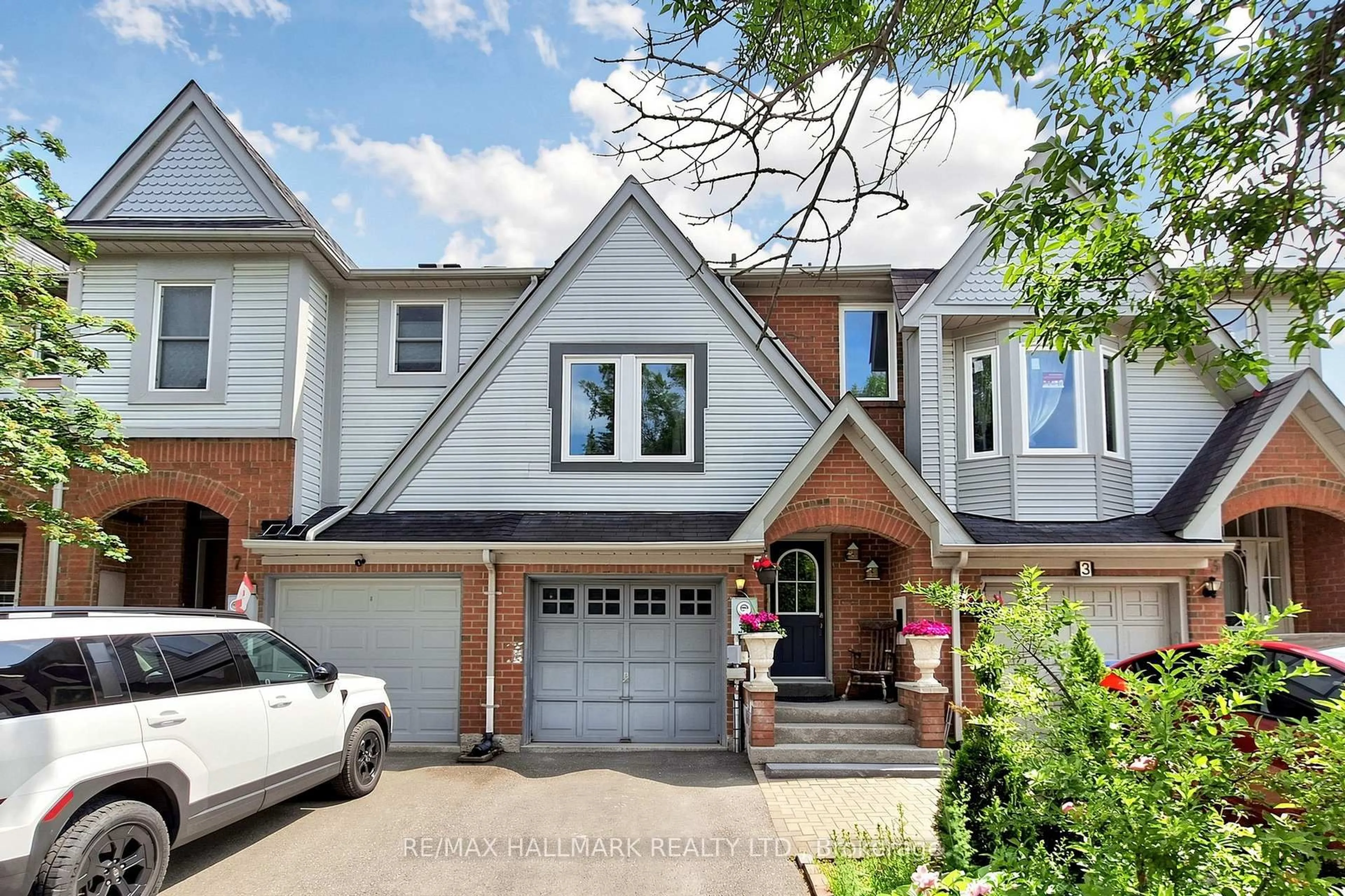 Home with brick exterior material, street for 5 Evelyn Buck Lane, Aurora Ontario L4G 7H9