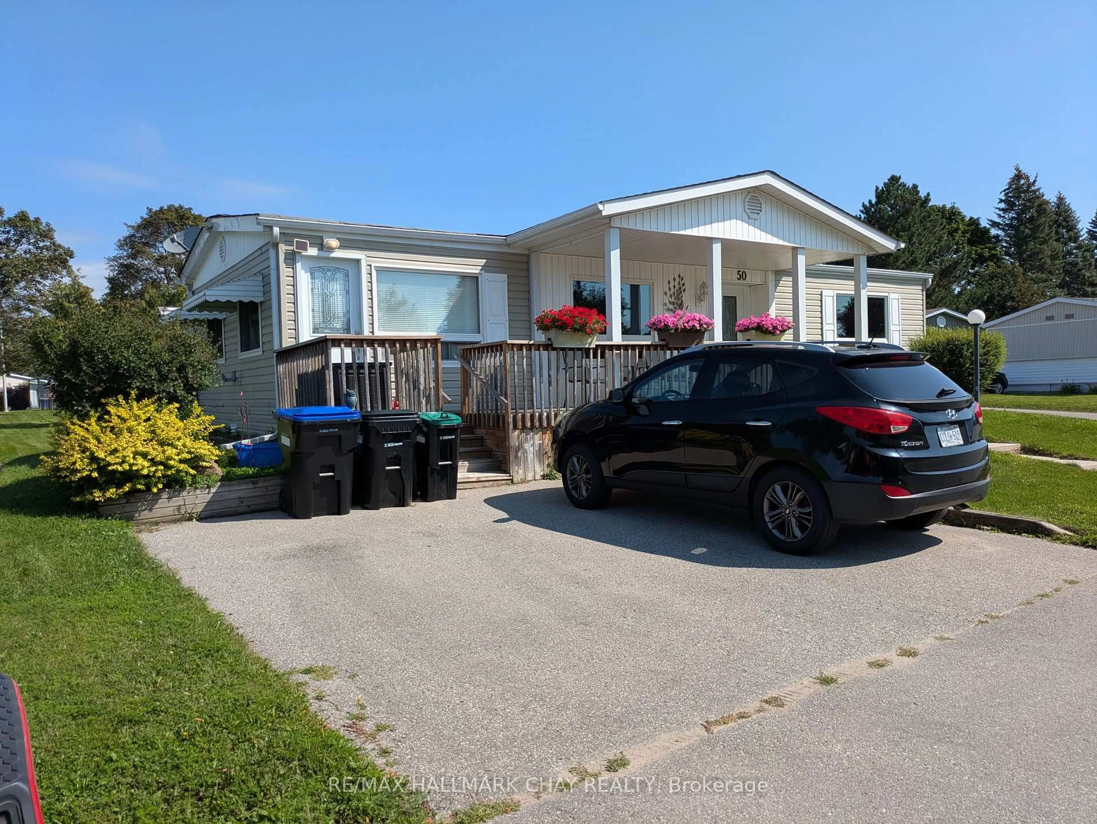 A pic from outside/outdoor area/front of a property/back of a property/a pic from drone, street for 50 Linden Lane, Innisfil Ontario L9S 1P2