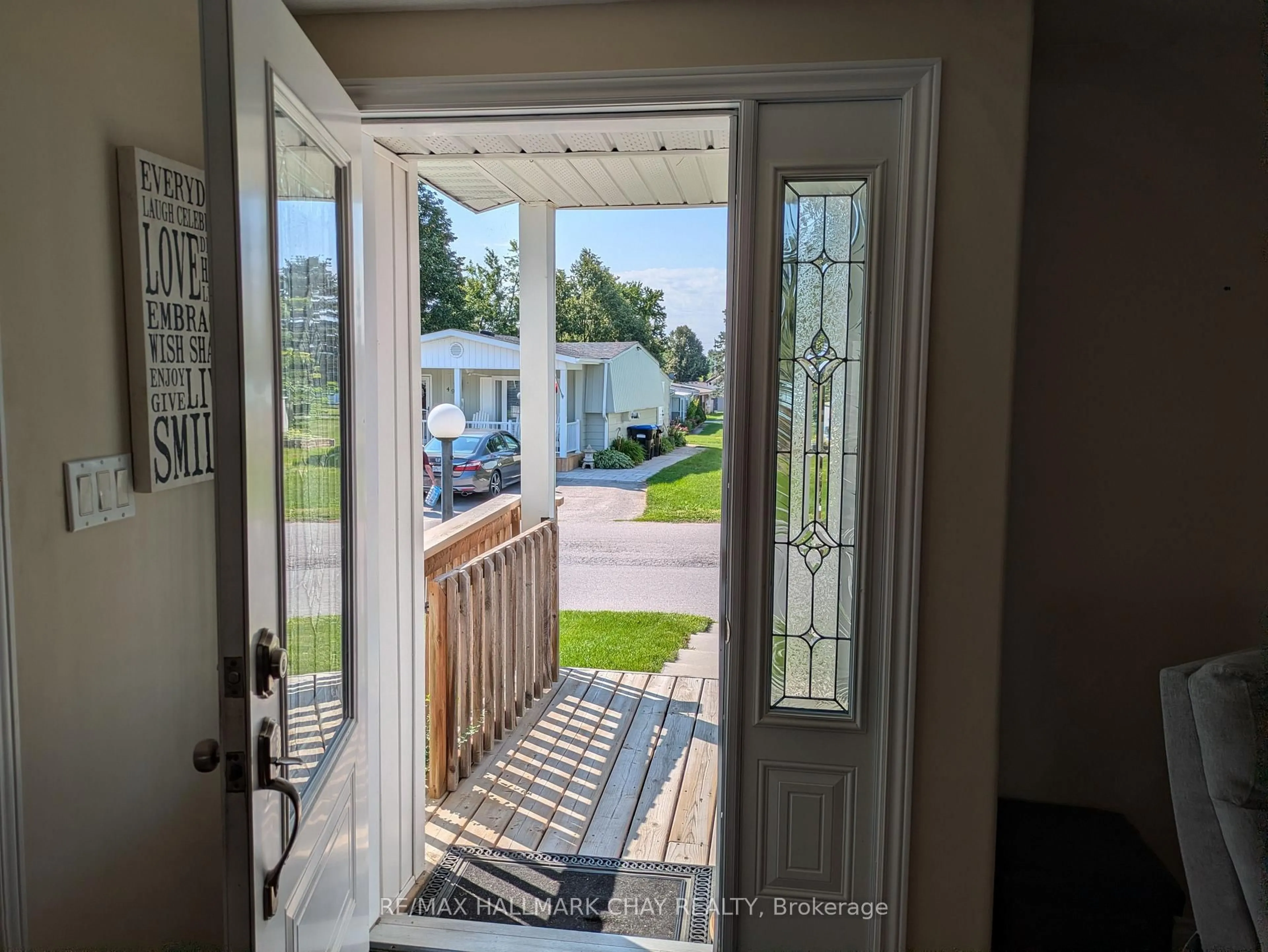 Indoor entryway for 50 Linden Lane, Innisfil Ontario L9S 1P2