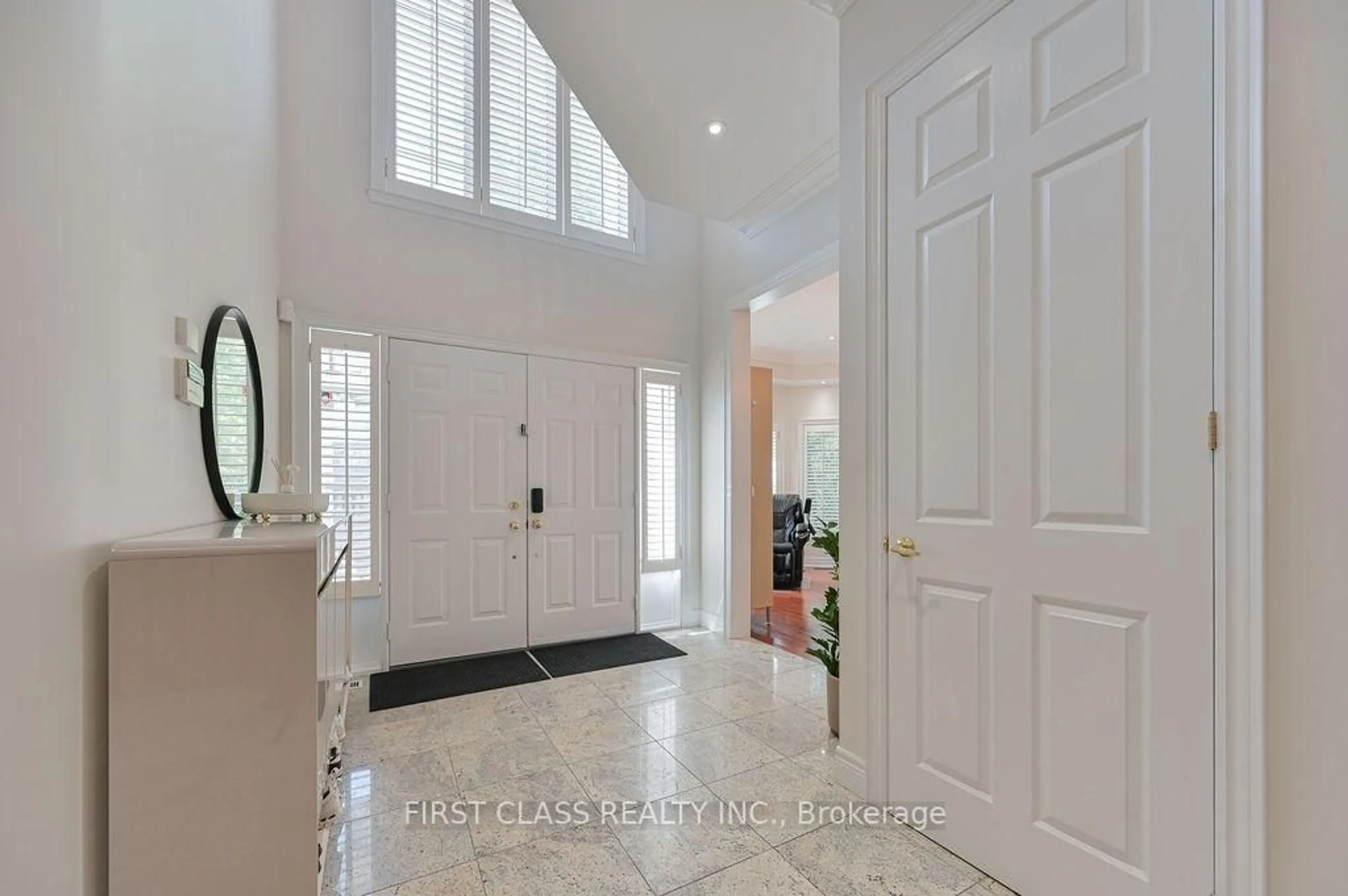 Indoor entryway for 2 wainwright Ave, Richmond Hill Ontario L4C 5R5