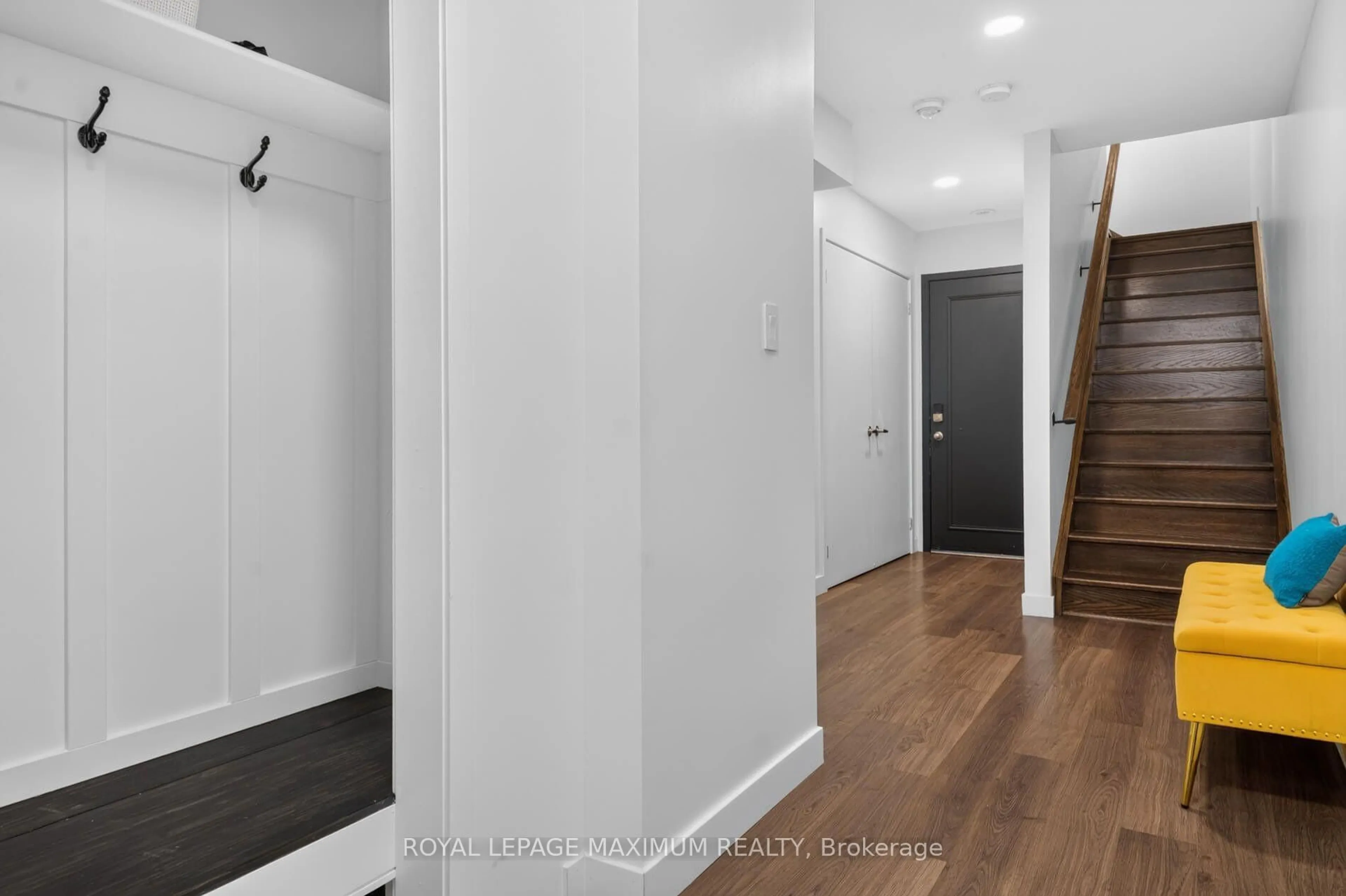 Indoor entryway for 50 Allegranza Ave, Vaughan Ontario L4H 4P2