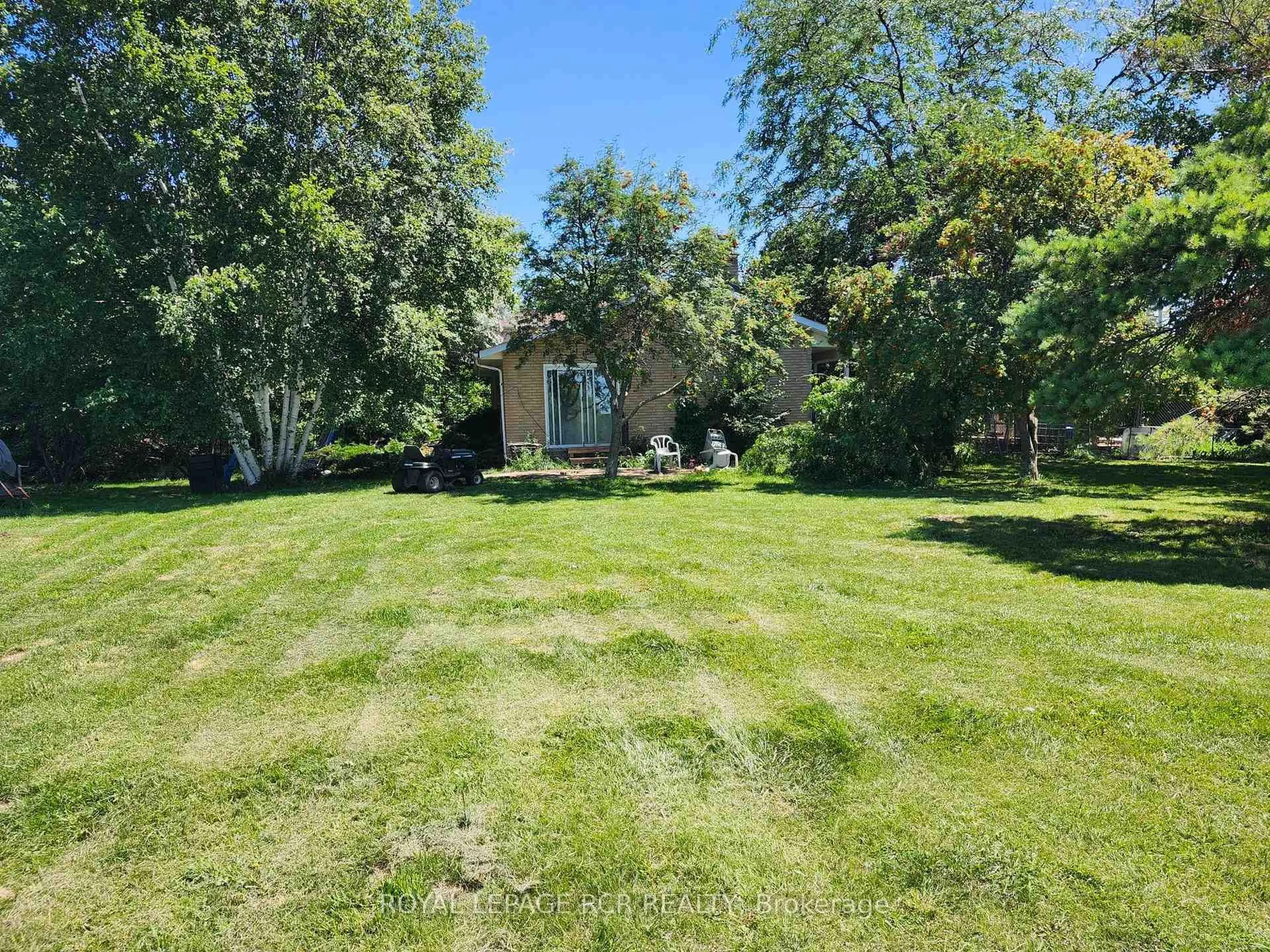 A pic from outside/outdoor area/front of a property/back of a property/a pic from drone, unknown for 4044 Ravenshoe Rd, Georgina Ontario L0E 1R0