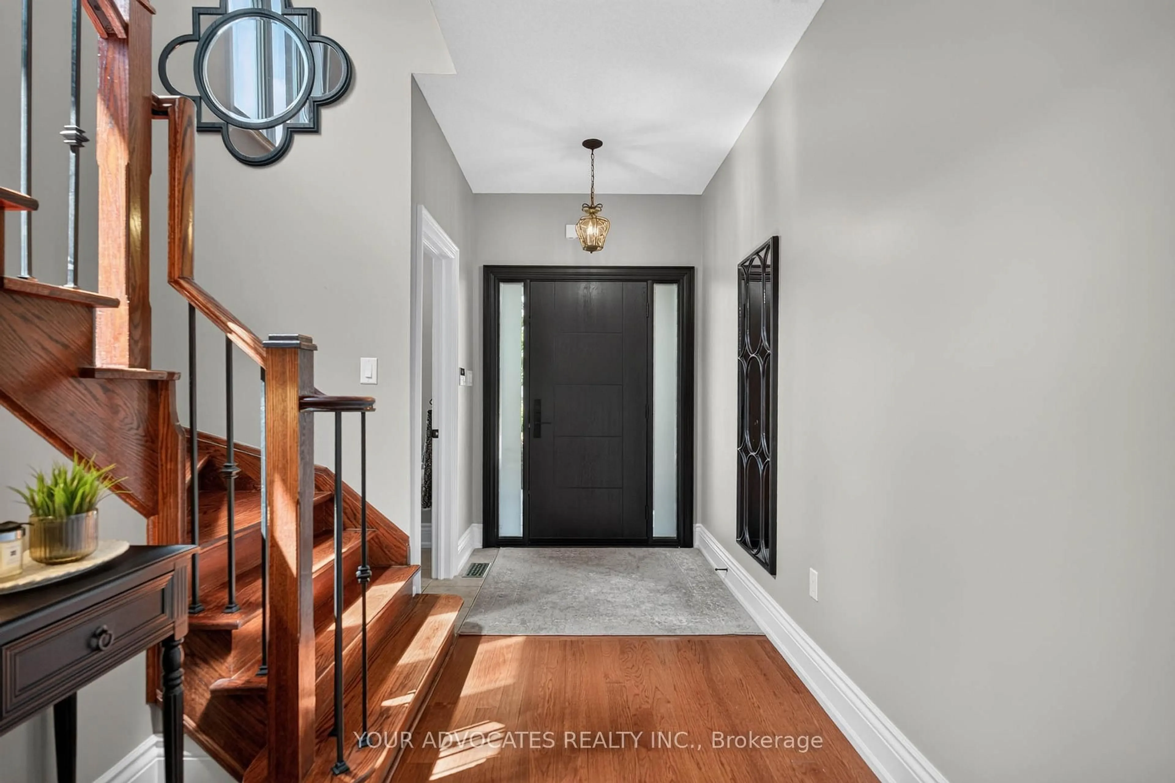 Indoor entryway for 228 Twin Hills Acre, Vaughan Ontario L4H 0H4