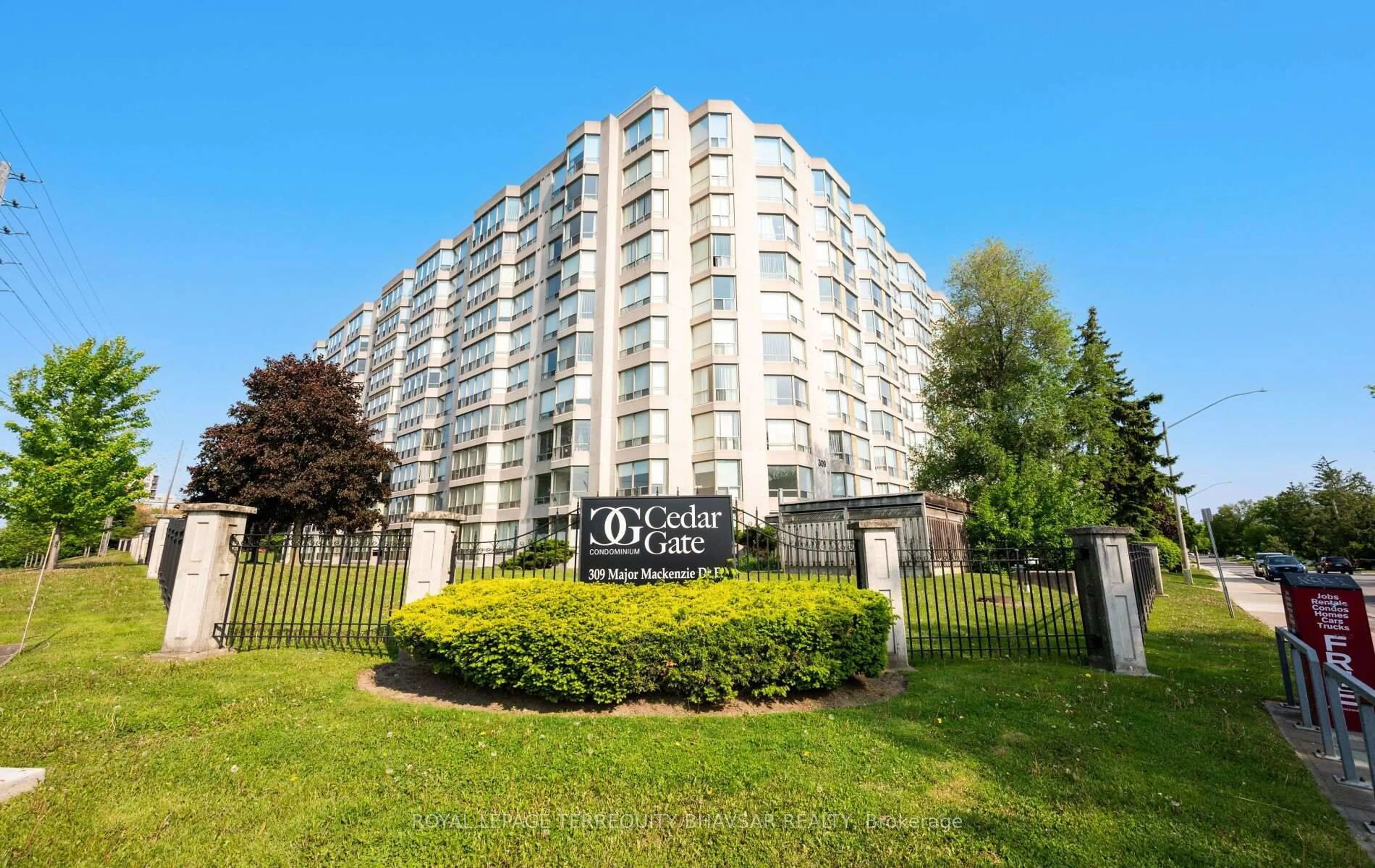 Patio, building for 309 Major Mackenzie Dr #915, Richmond Hill Ontario L4C 9V5