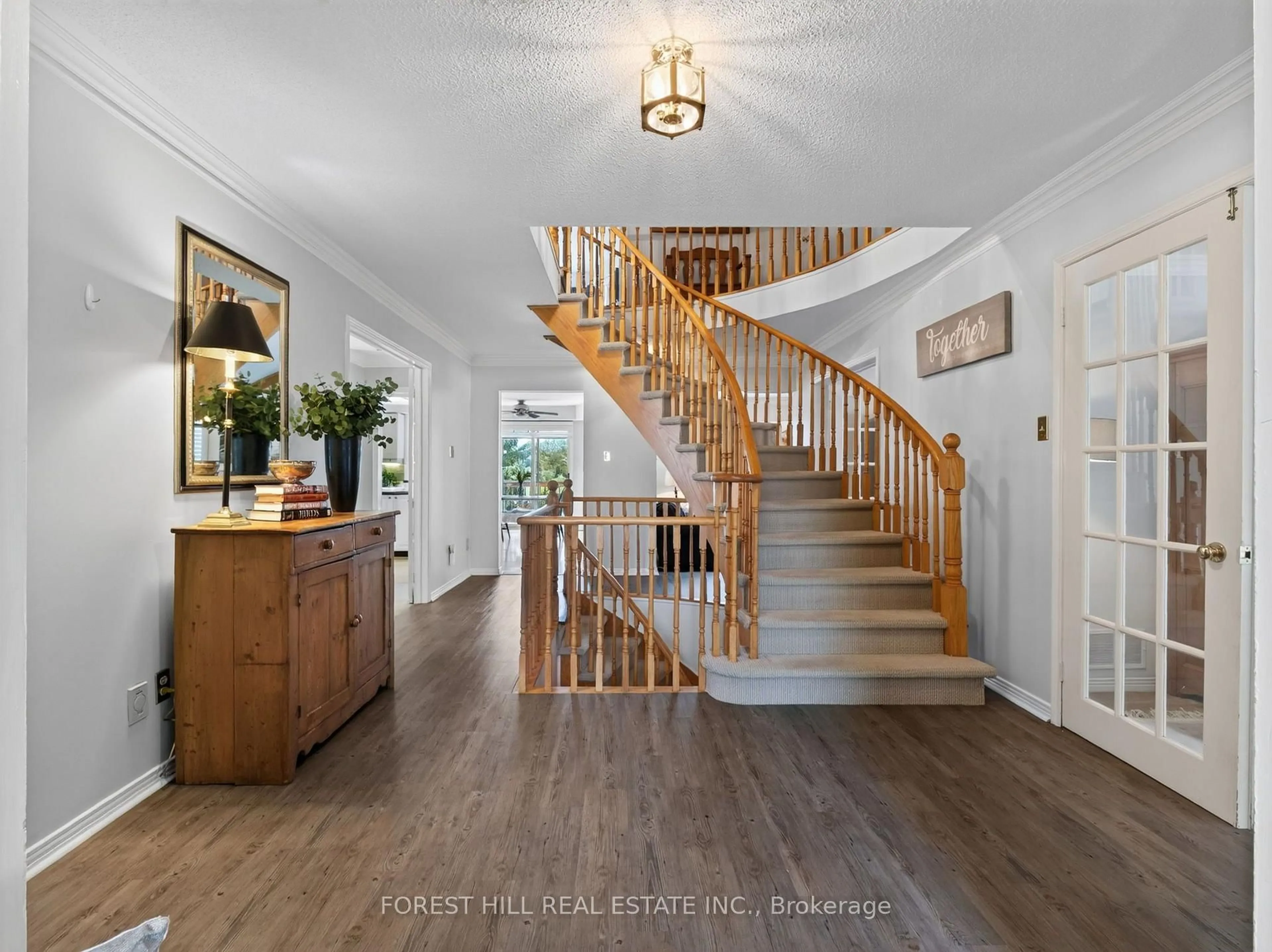 Indoor entryway for 36 Trillium Dr, Aurora Ontario L4G 6A7